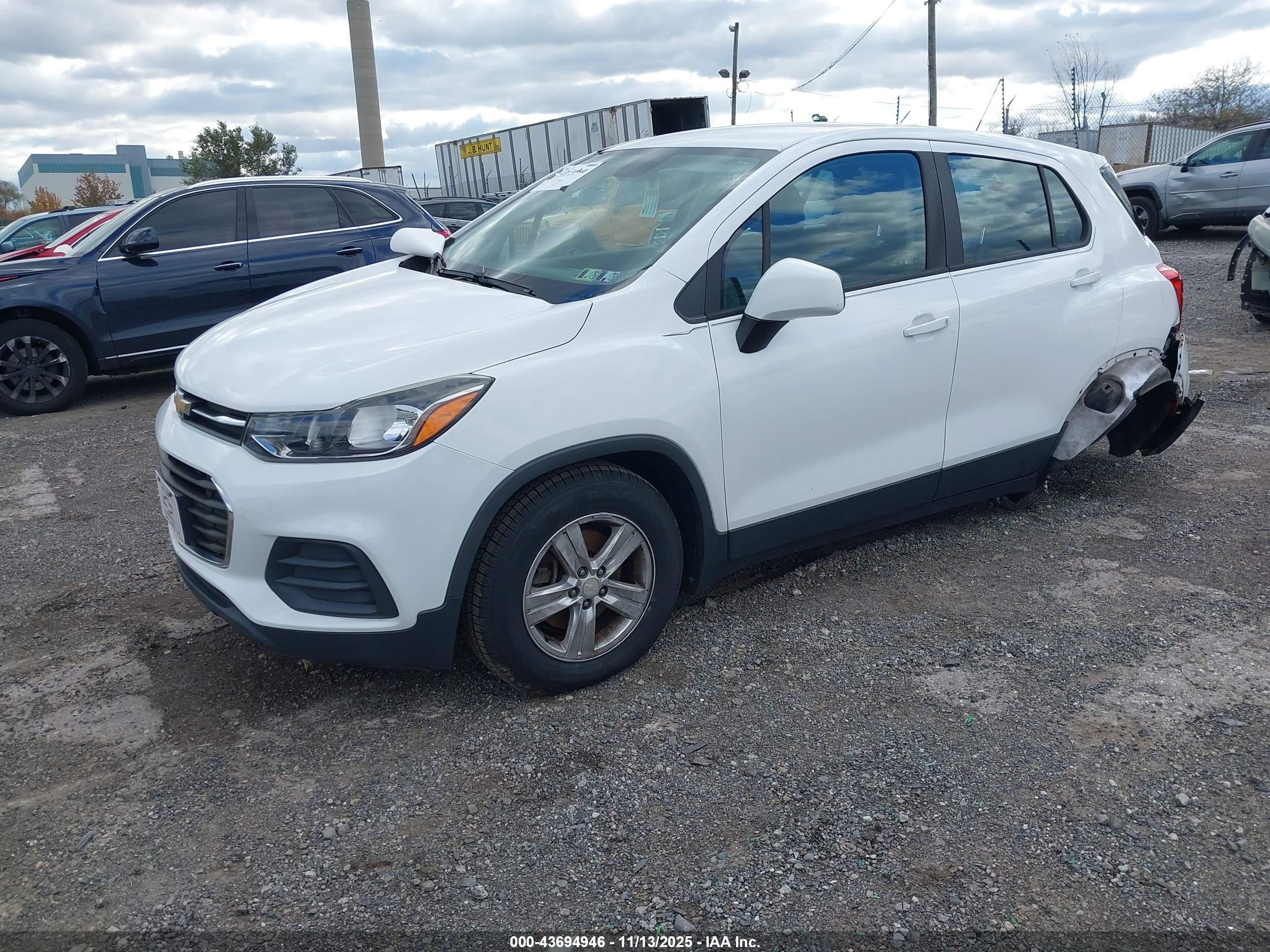 CHEVROLET TRAX image 2
