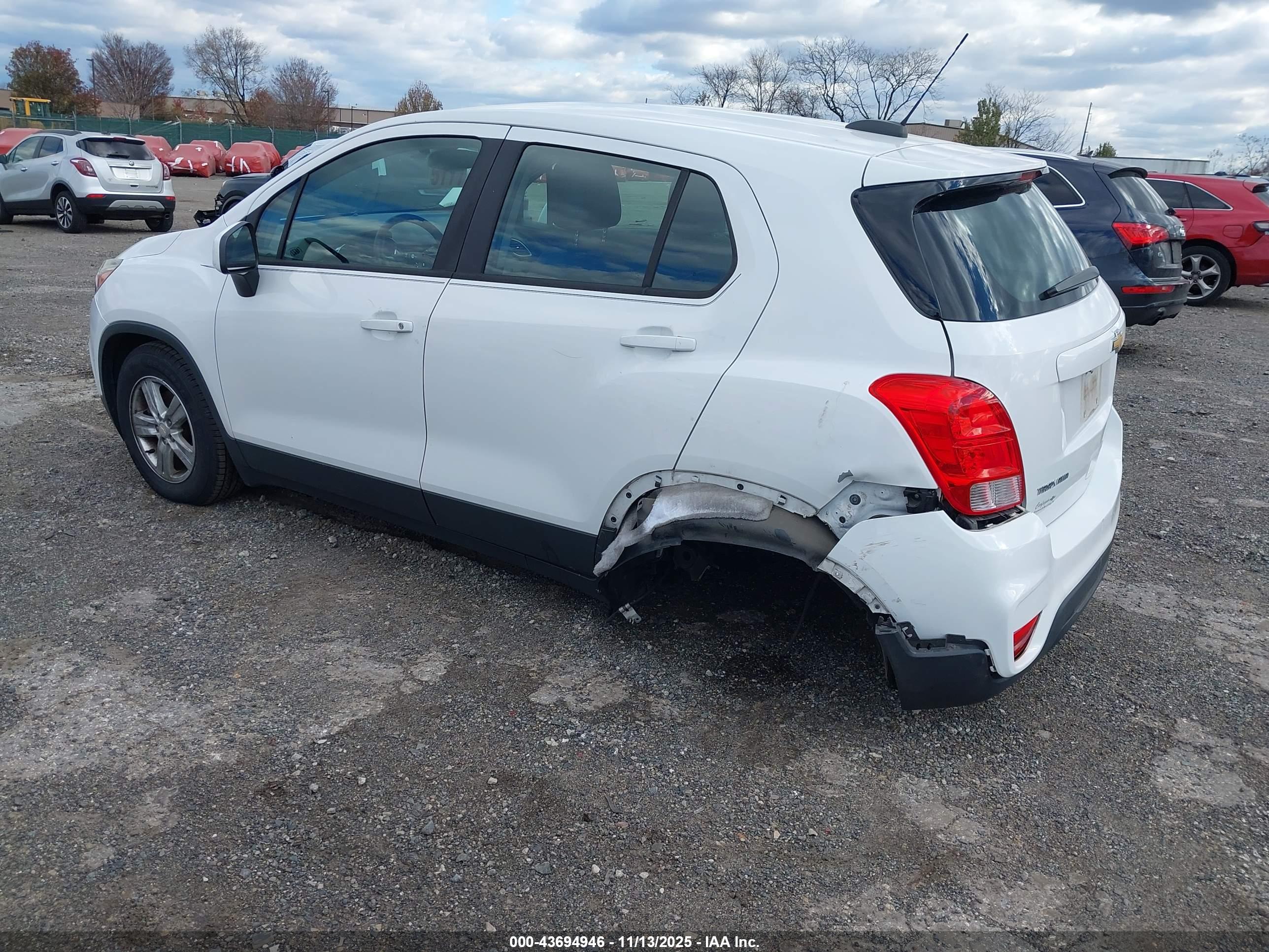 CHEVROLET TRAX image 3