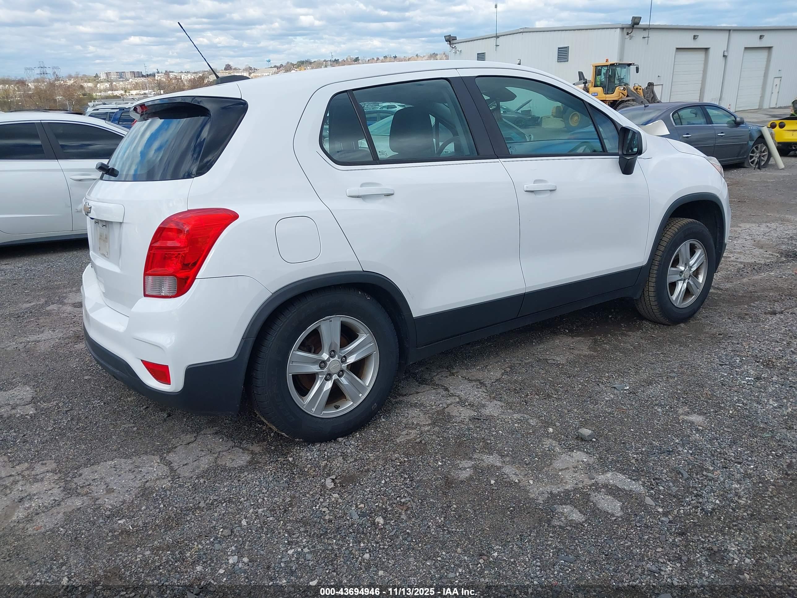 CHEVROLET TRAX image 4