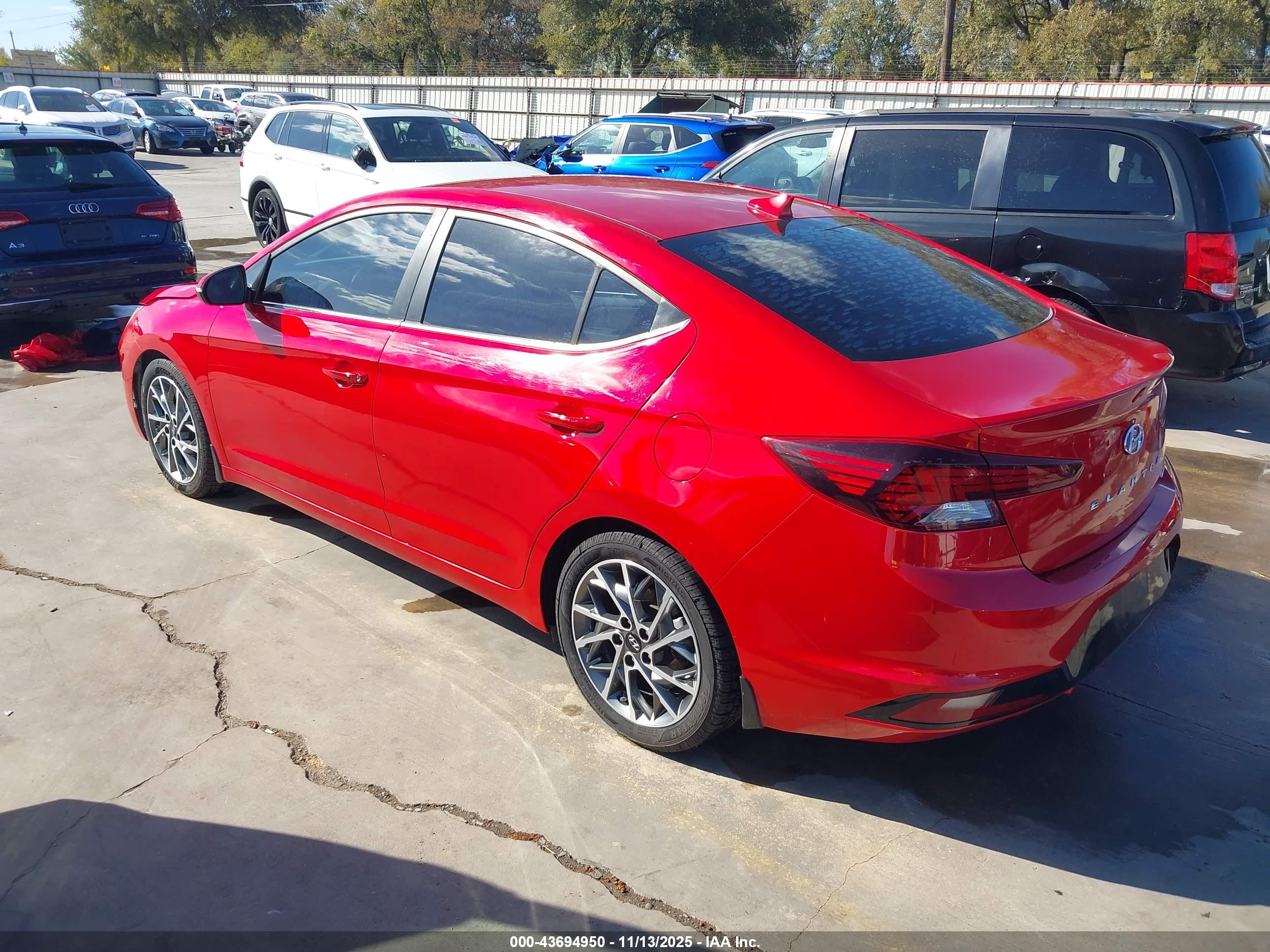 HYUNDAI ELANTRA image 3