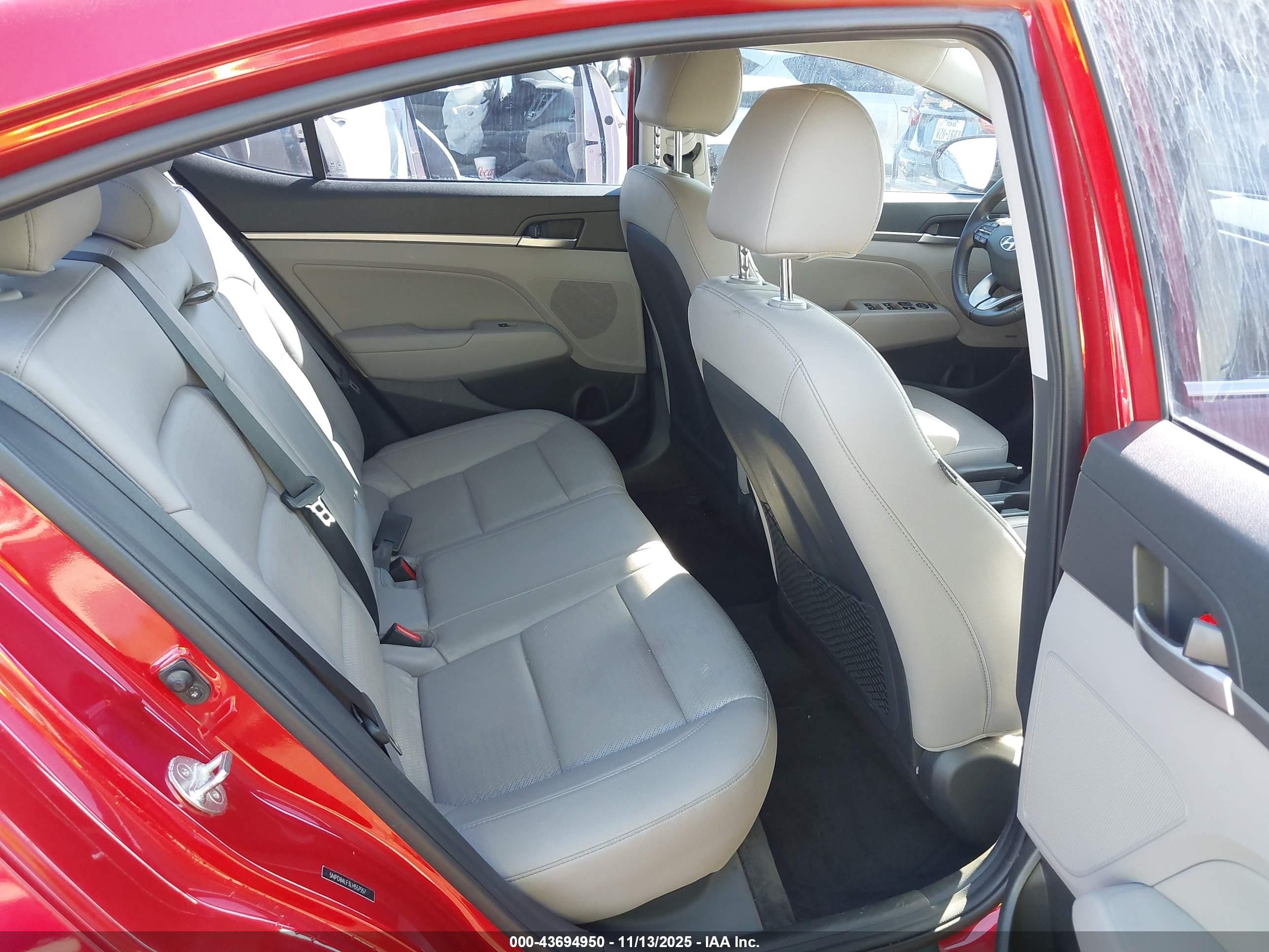 HYUNDAI ELANTRA image 8
