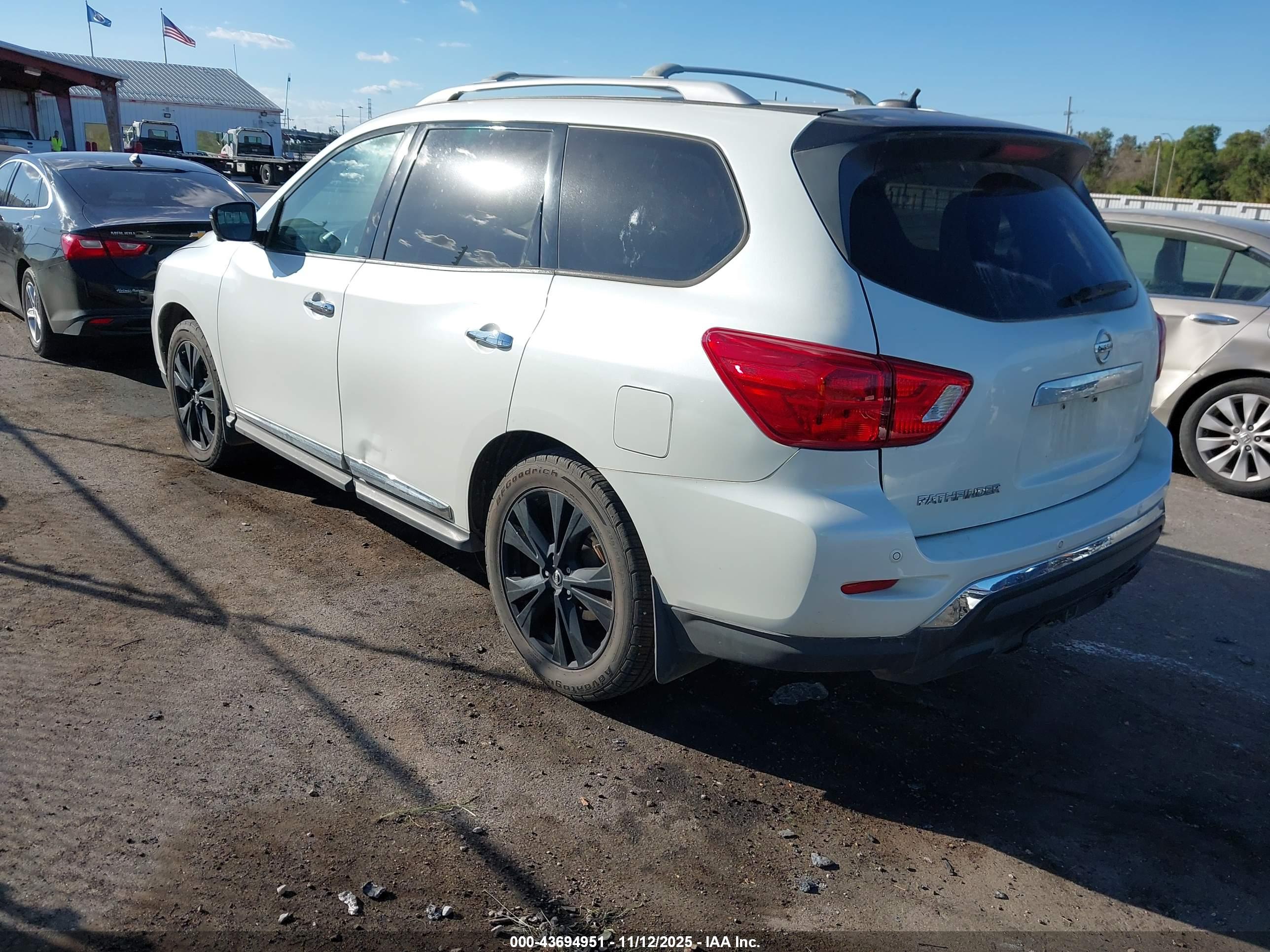 NISSAN PATHFINDER image 3