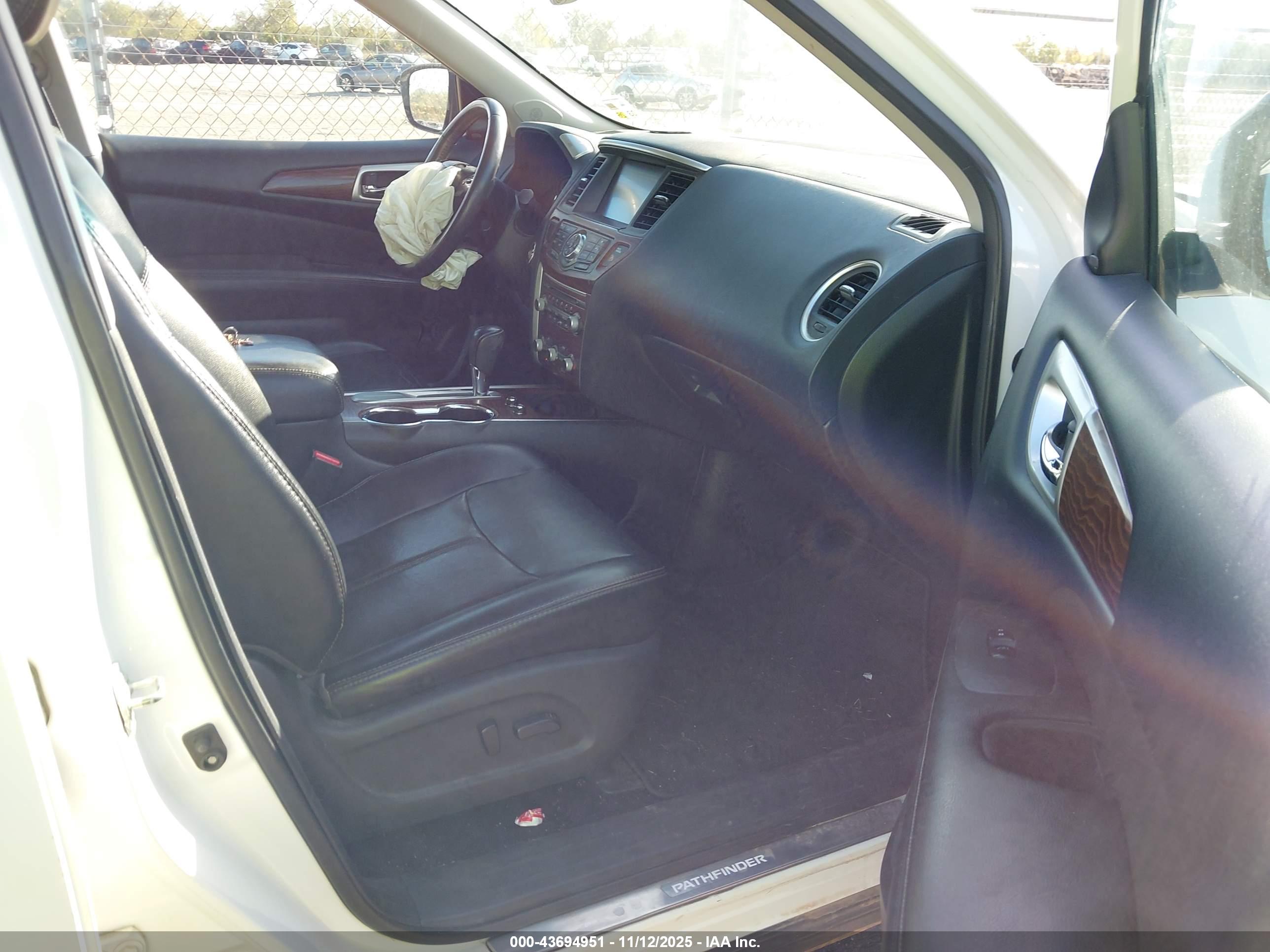 NISSAN PATHFINDER image 5