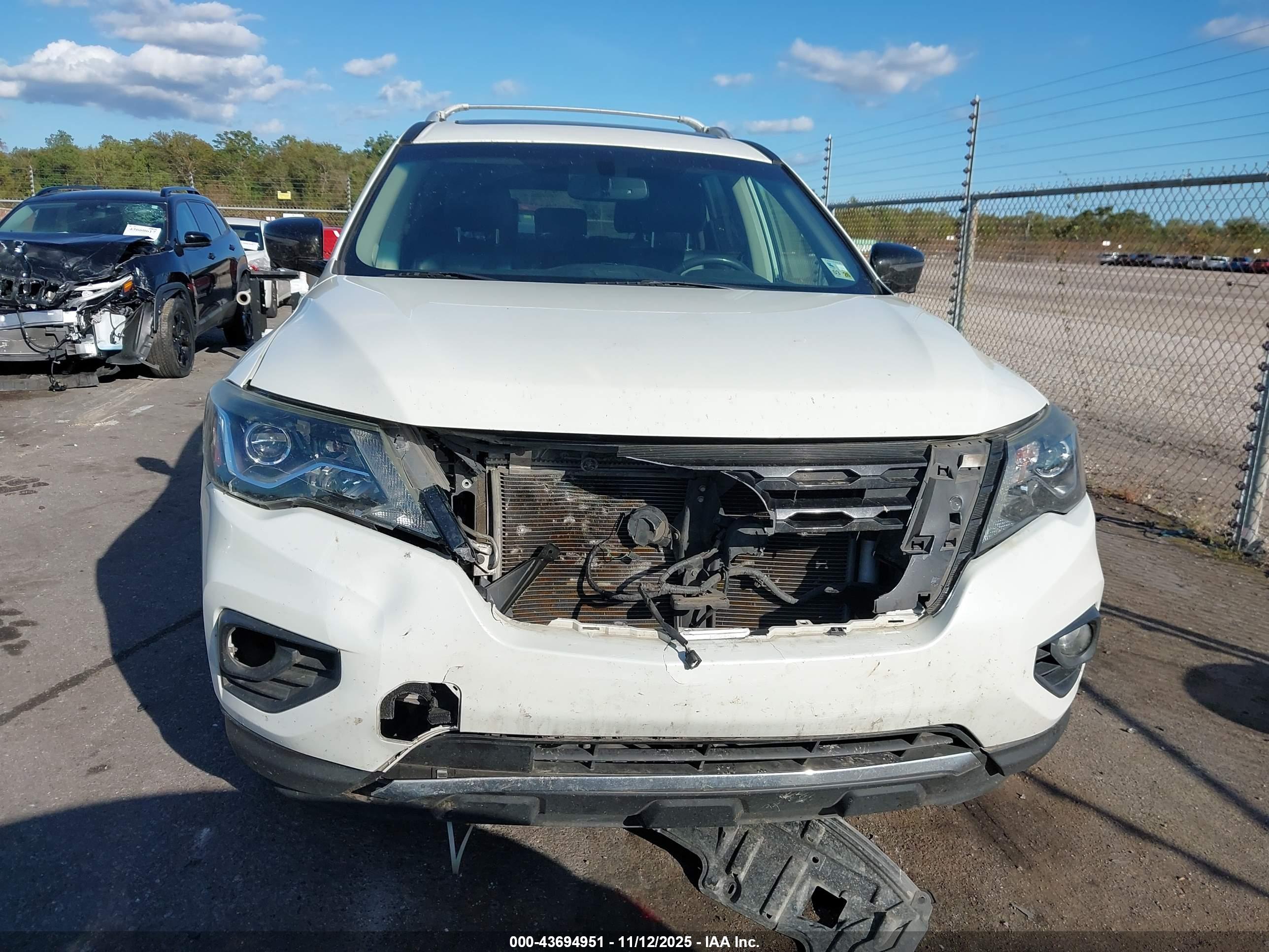 NISSAN PATHFINDER image 6
