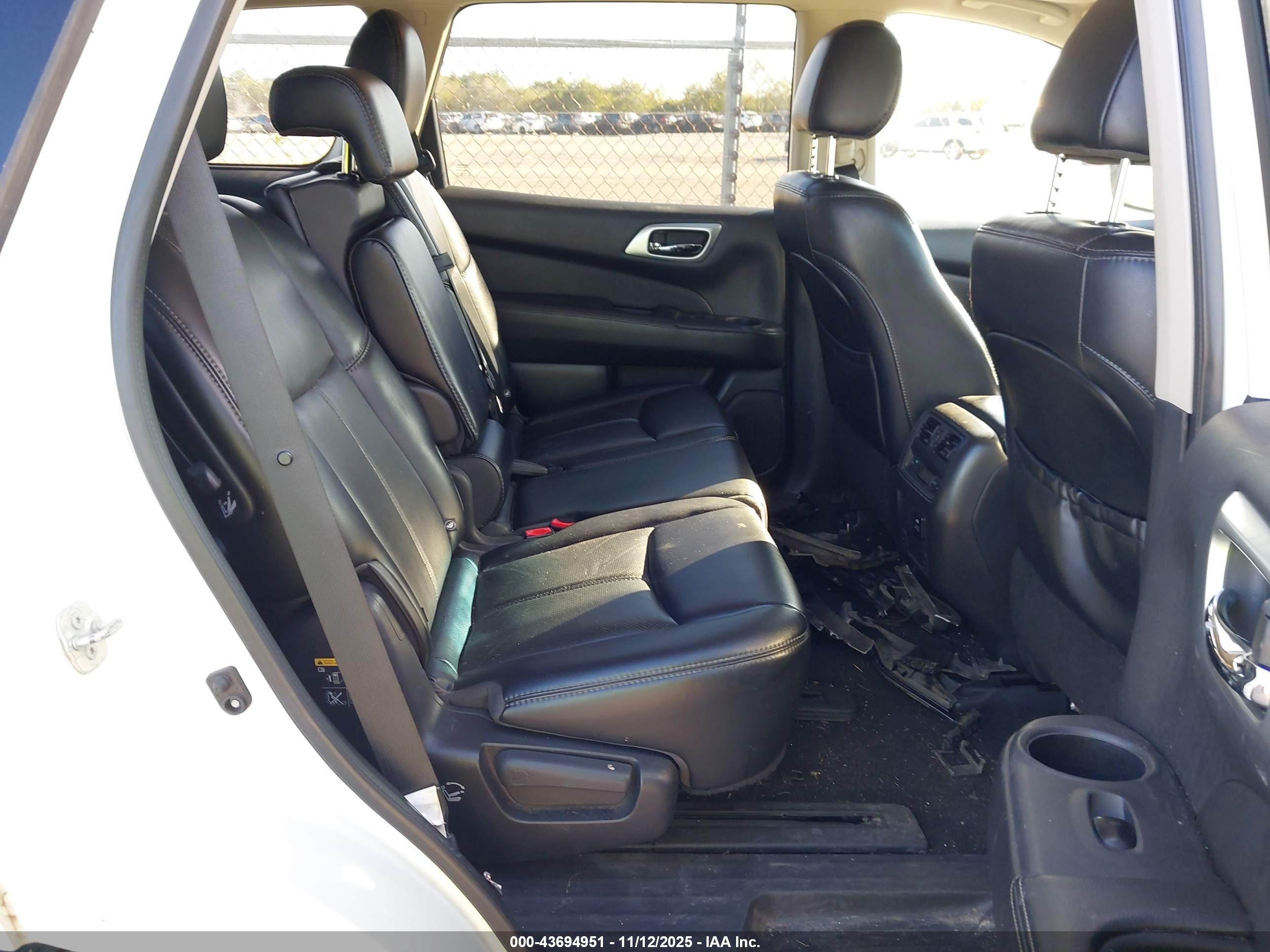 NISSAN PATHFINDER image 8