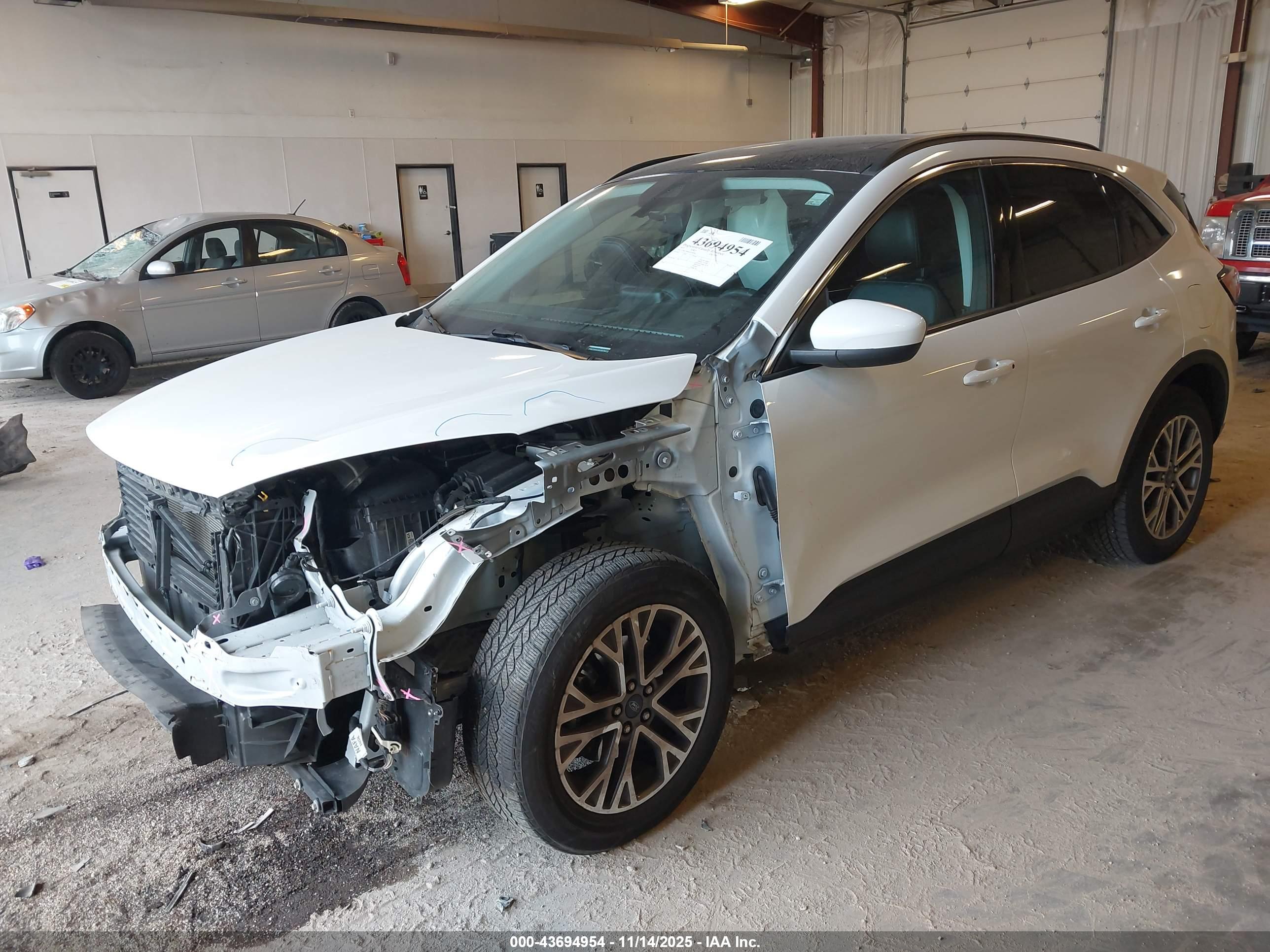 FORD ESCAPE image 2