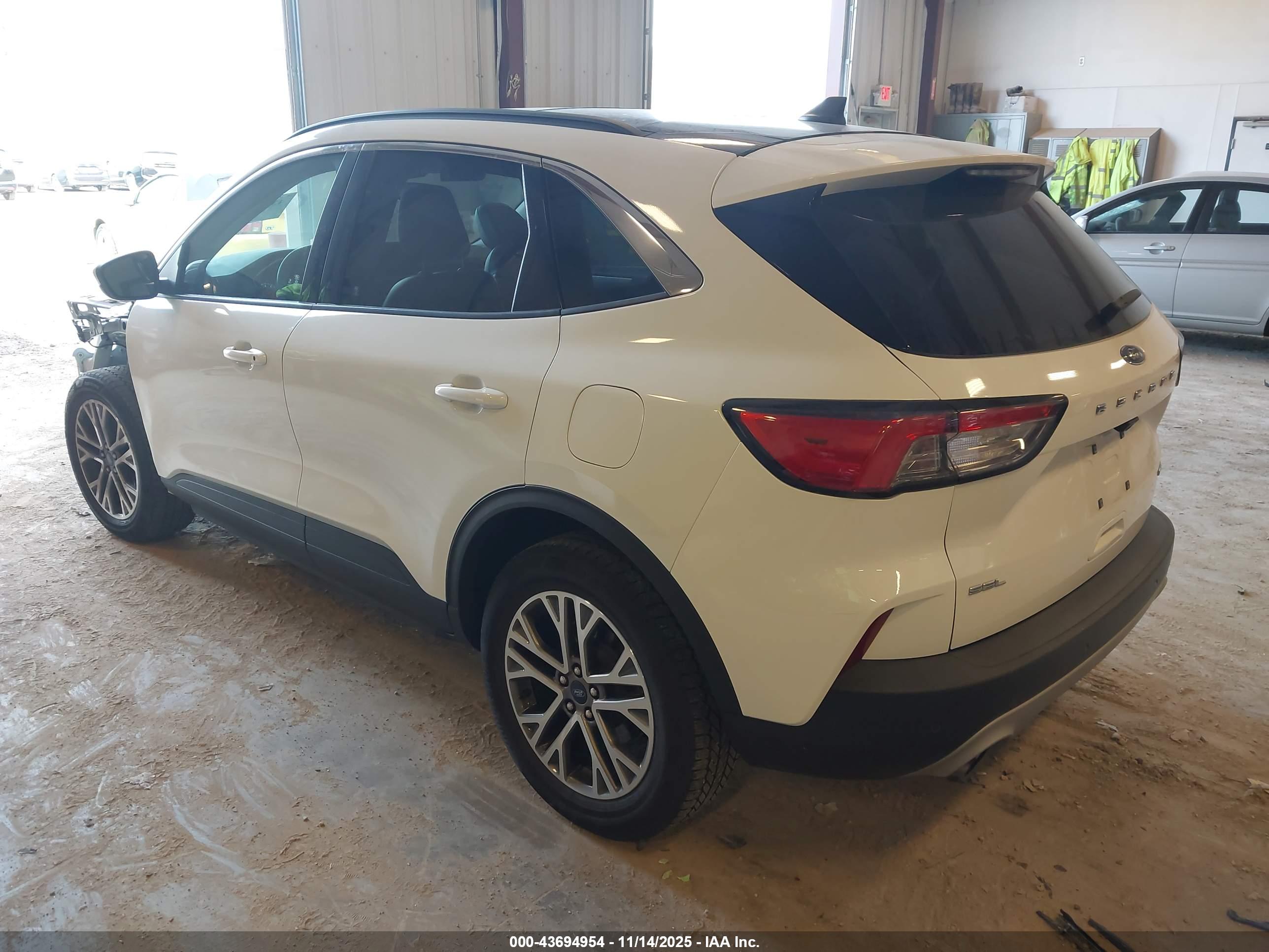 FORD ESCAPE image 3