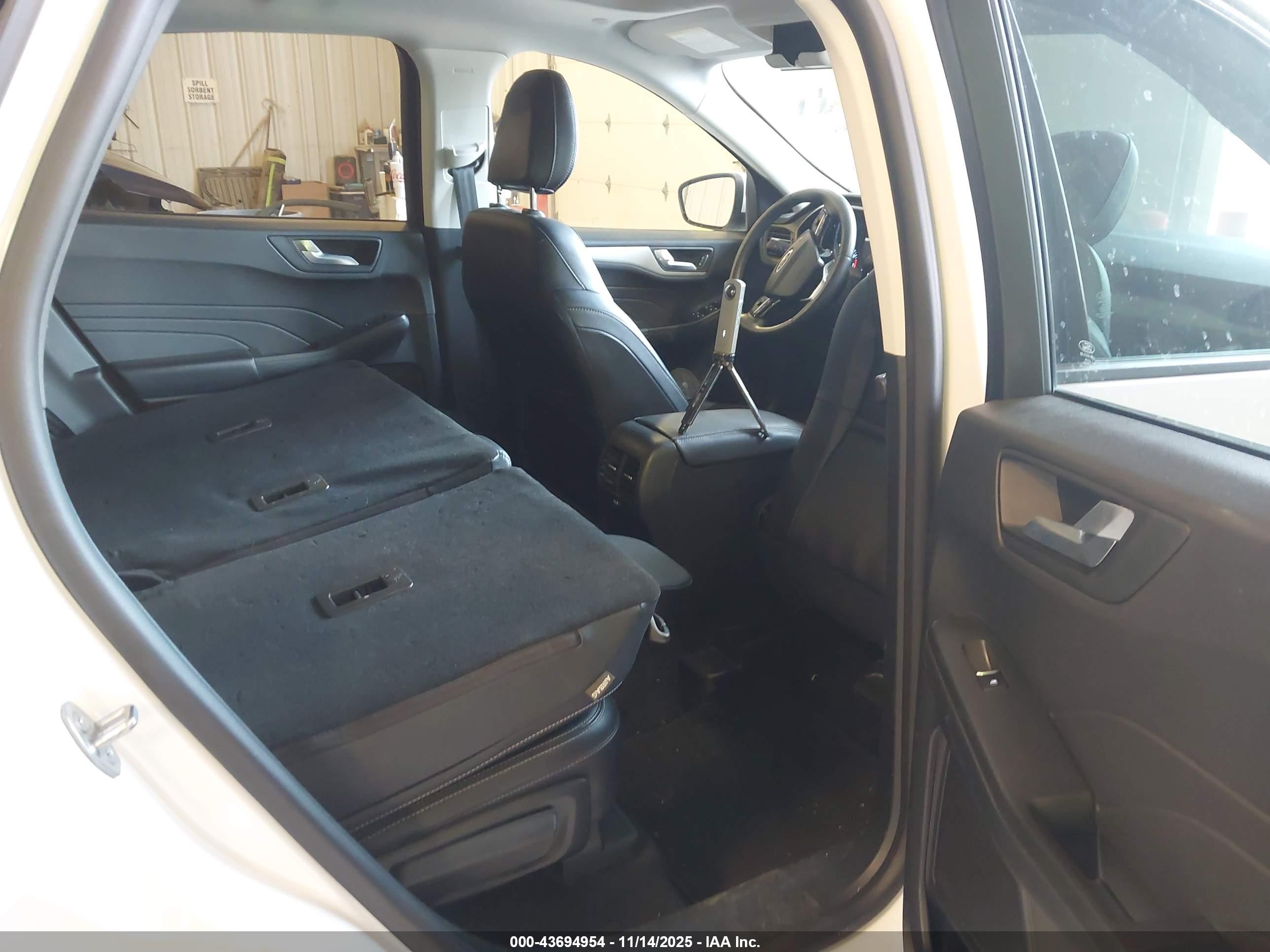 FORD ESCAPE image 8