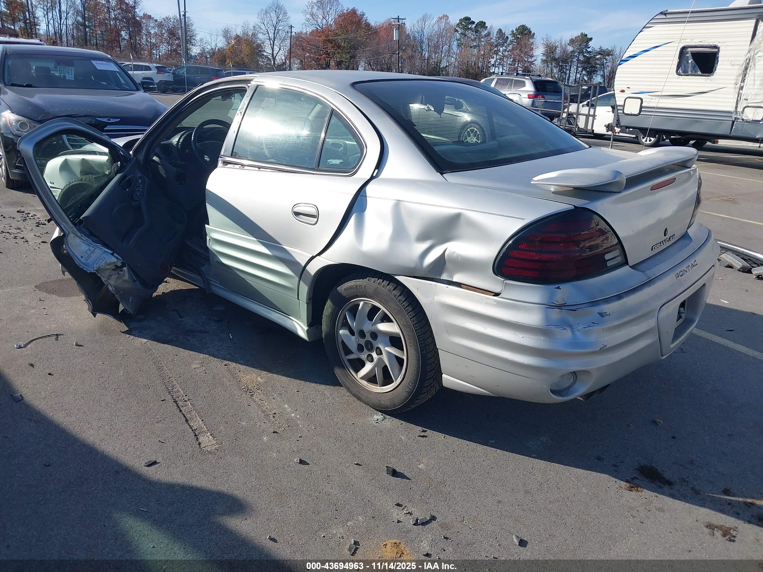 PONTIAC GRAND image 3