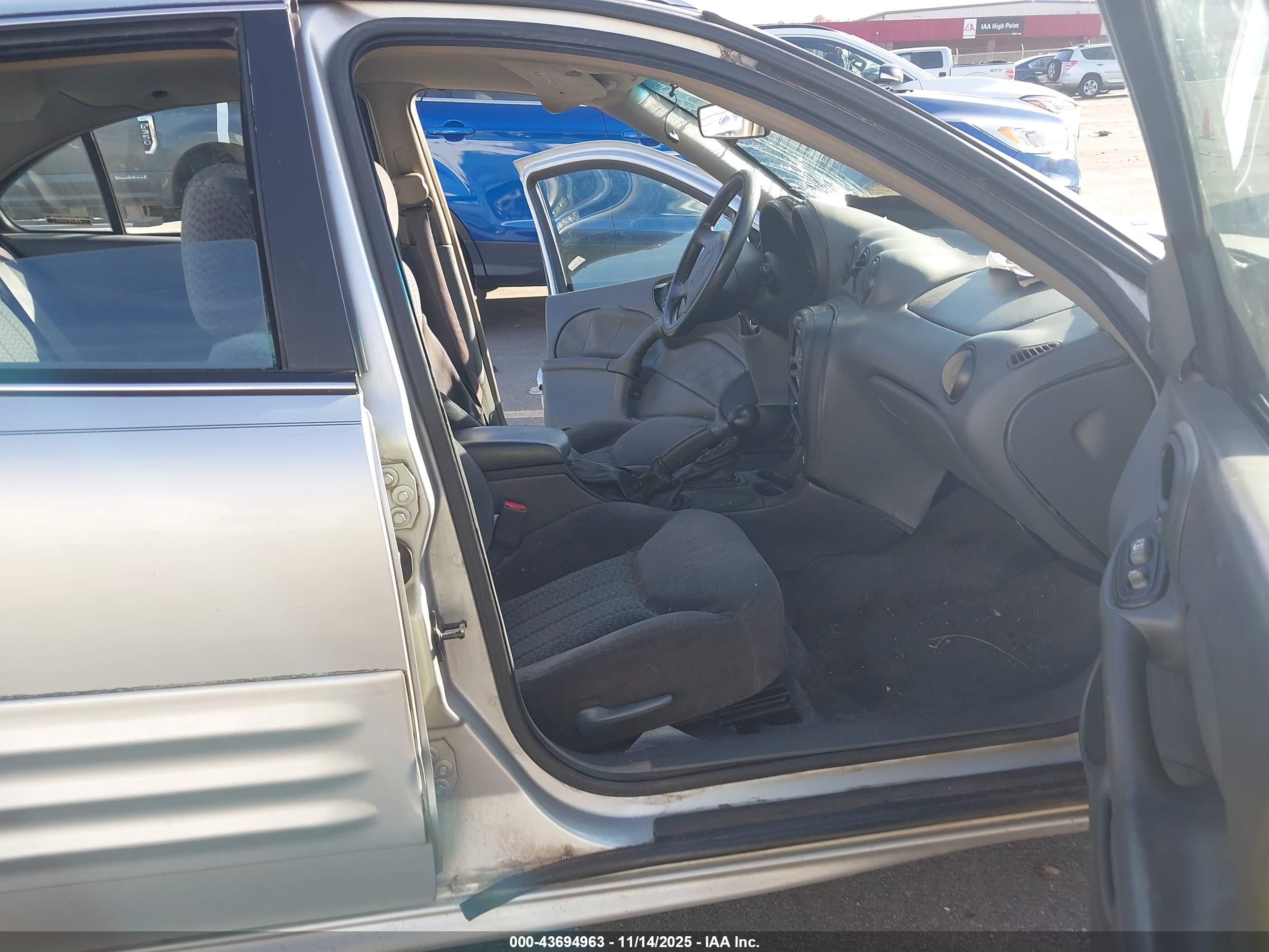 PONTIAC GRAND image 5