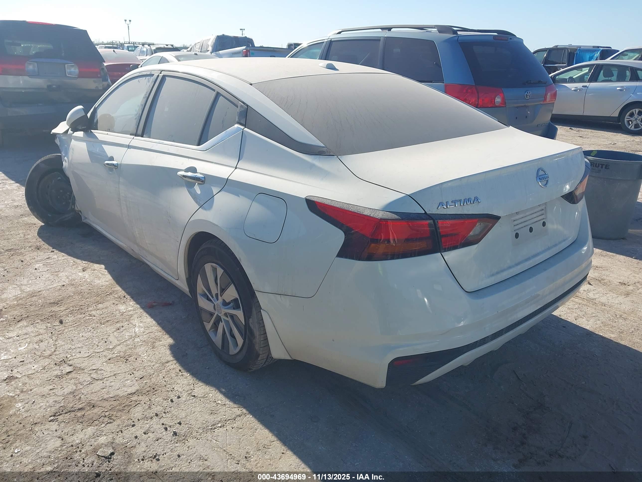 NISSAN ALTIMA image 3