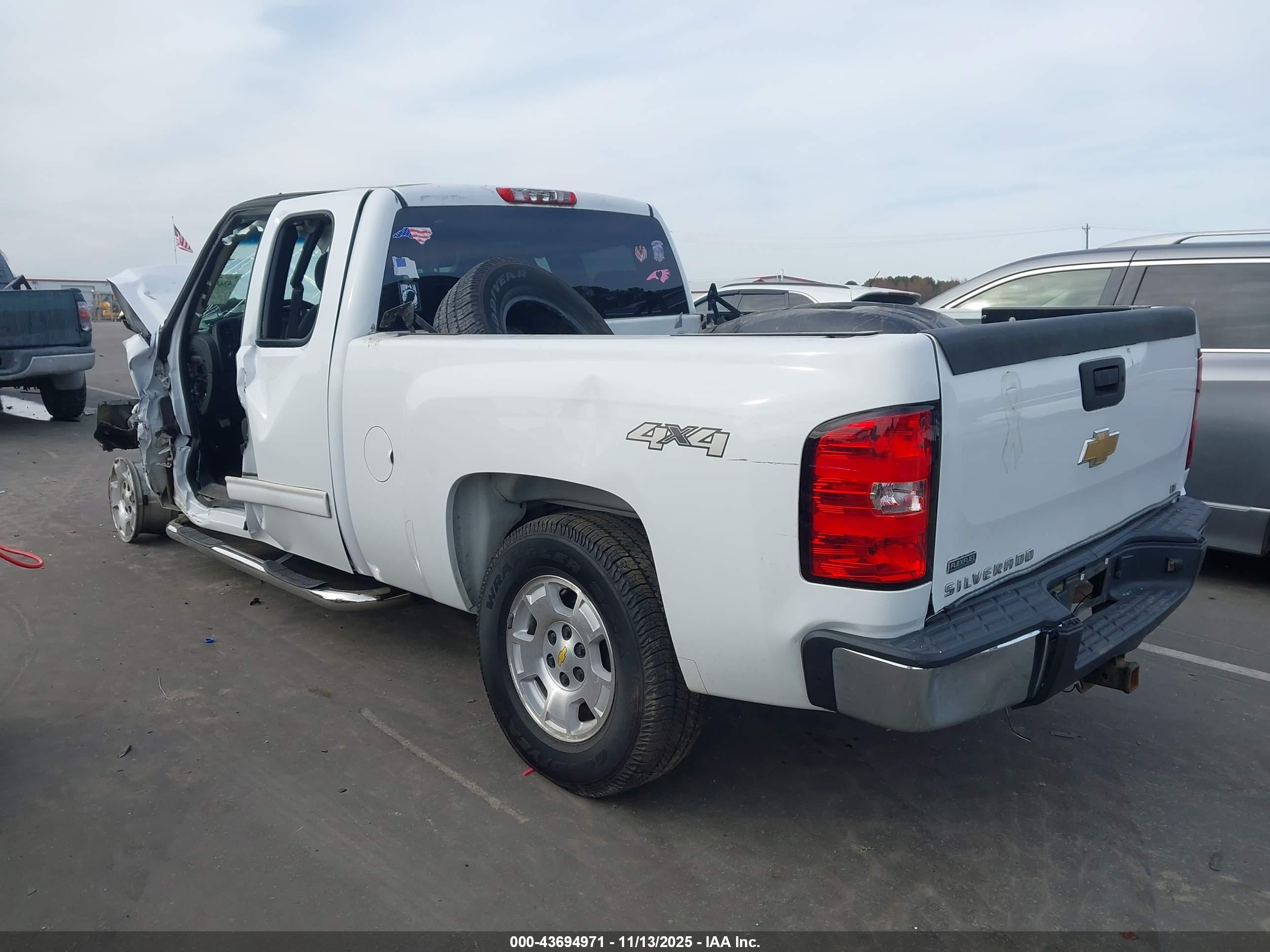 CHEVROLET SILVERADO image 3