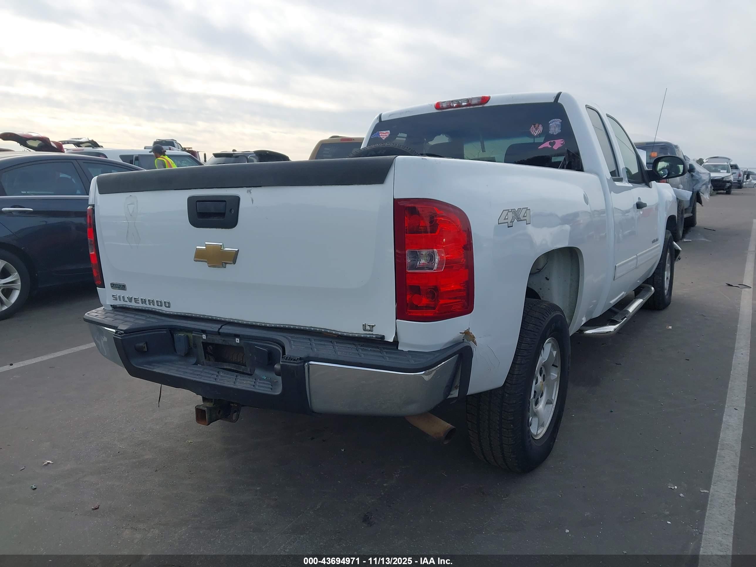 CHEVROLET SILVERADO image 4