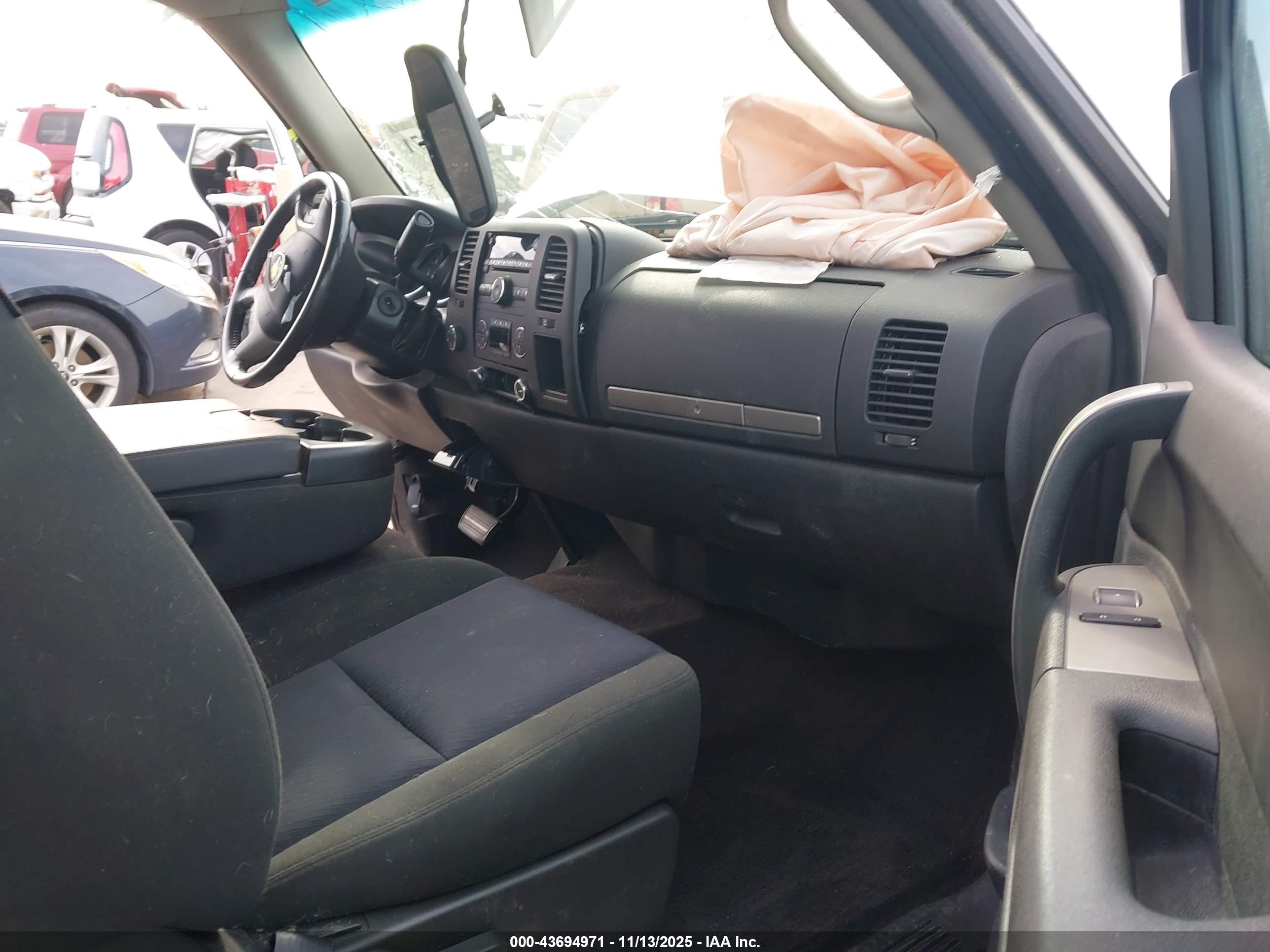 CHEVROLET SILVERADO image 5