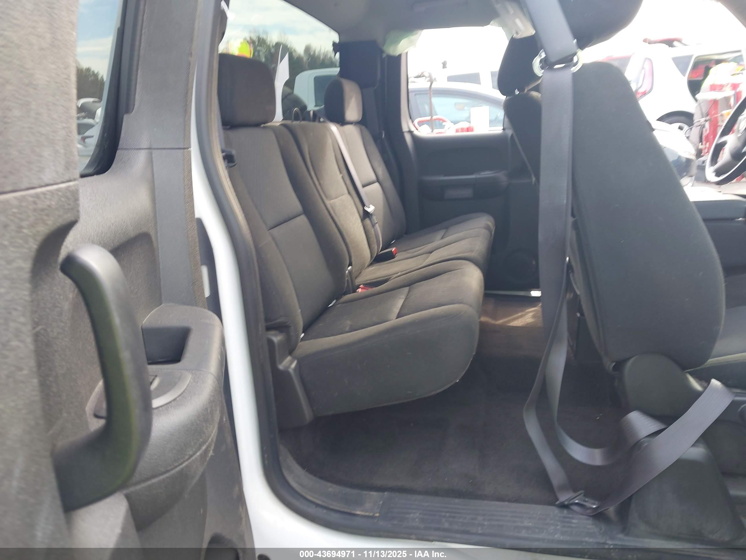 CHEVROLET SILVERADO image 8