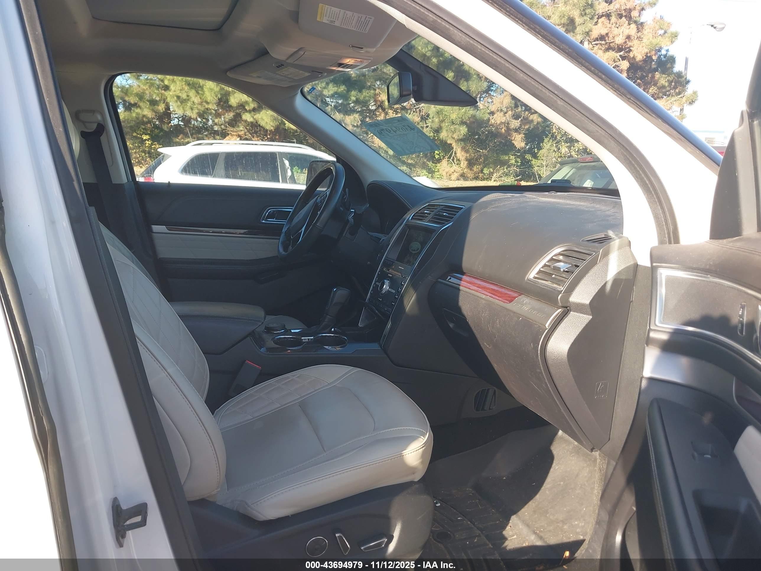 FORD EXPLORER image 5
