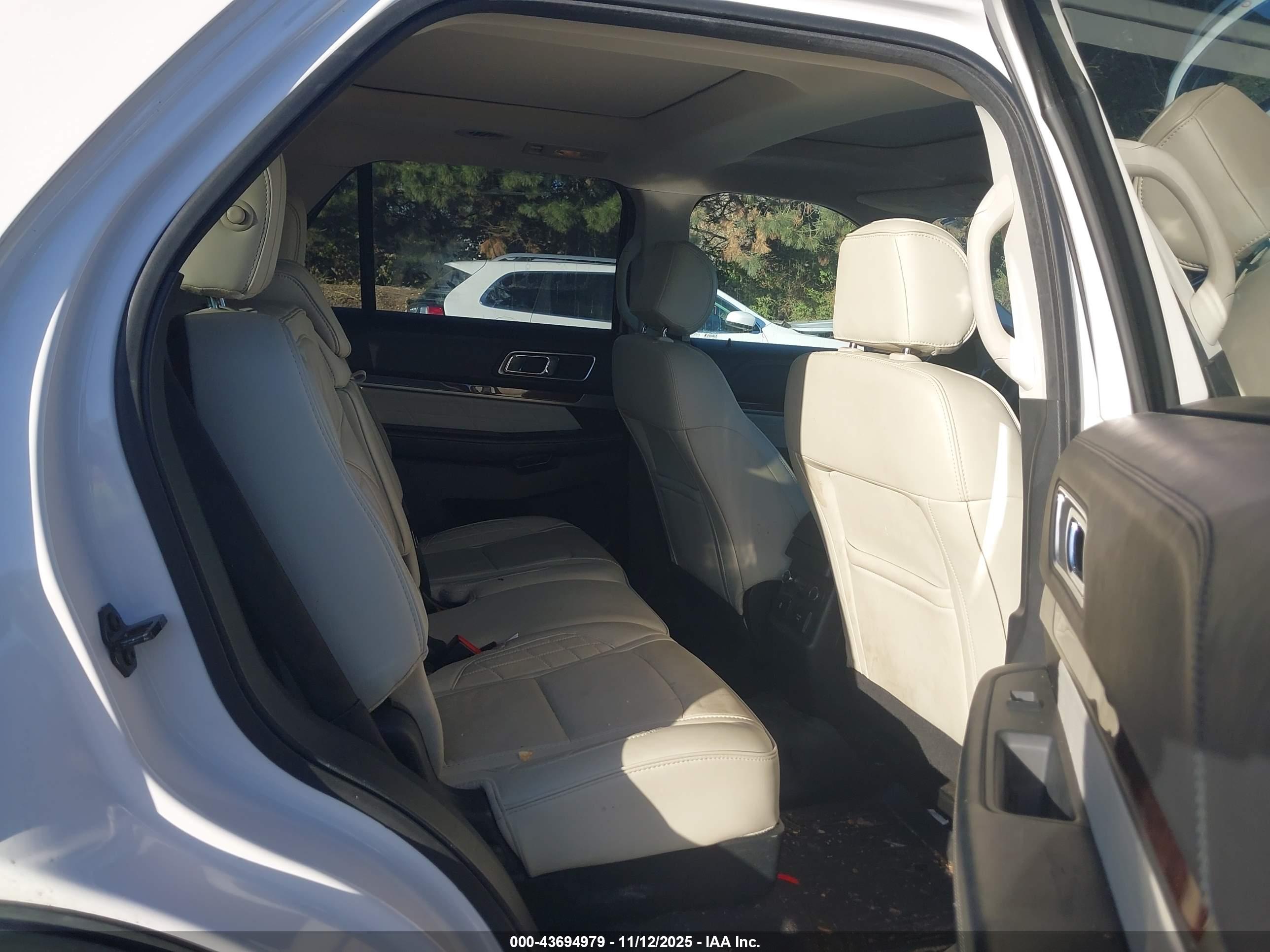 FORD EXPLORER image 8