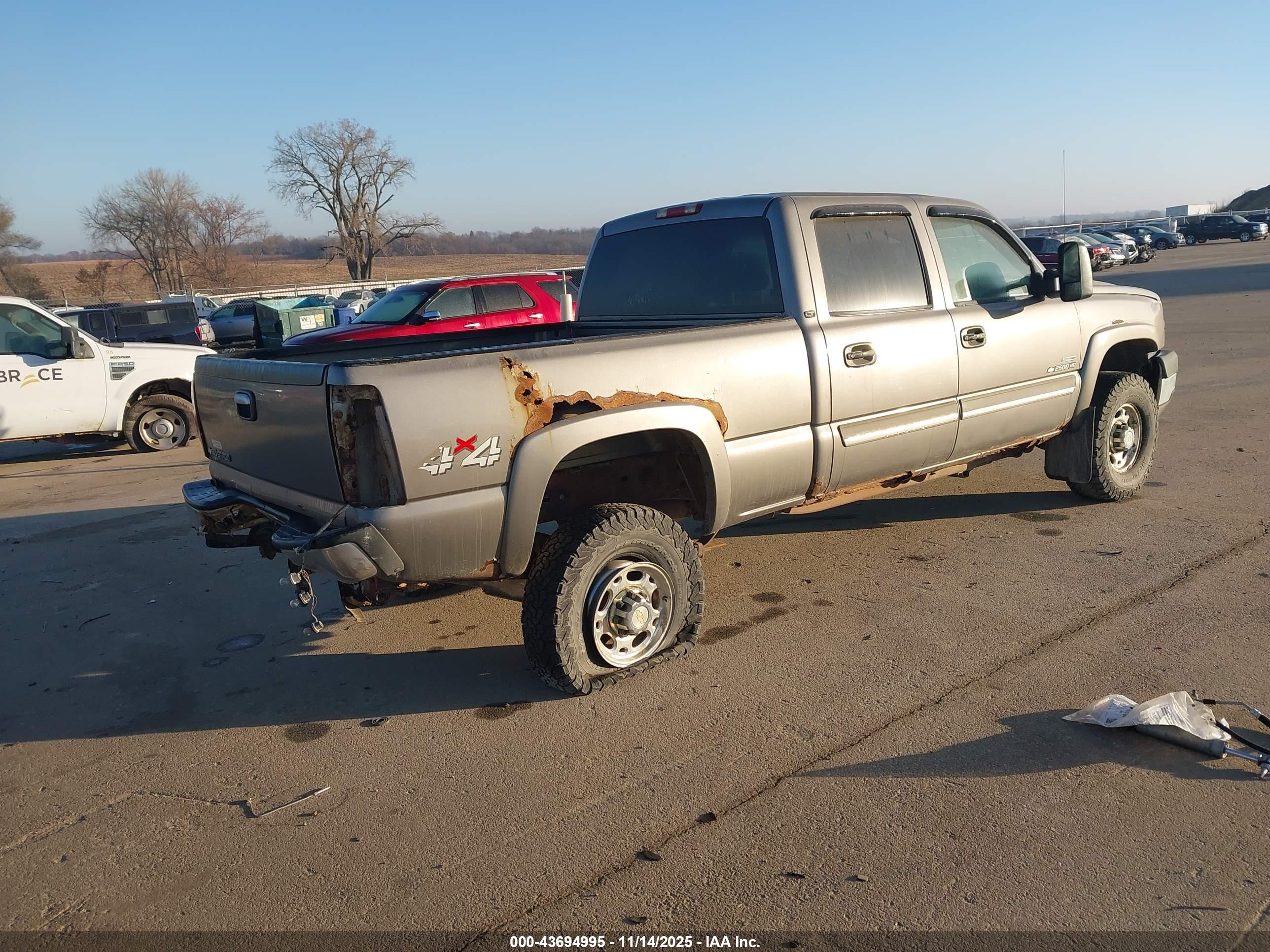 CHEVROLET SILVERADO image 4