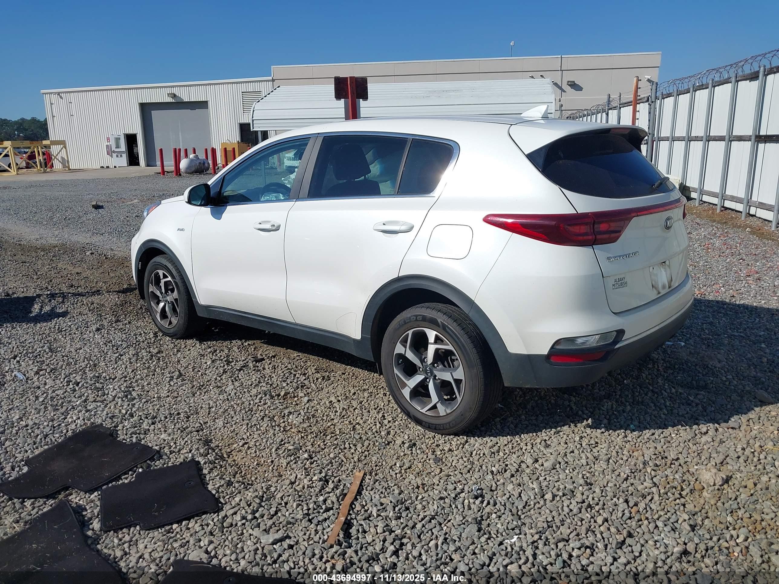 KIA SPORTAGE image 3