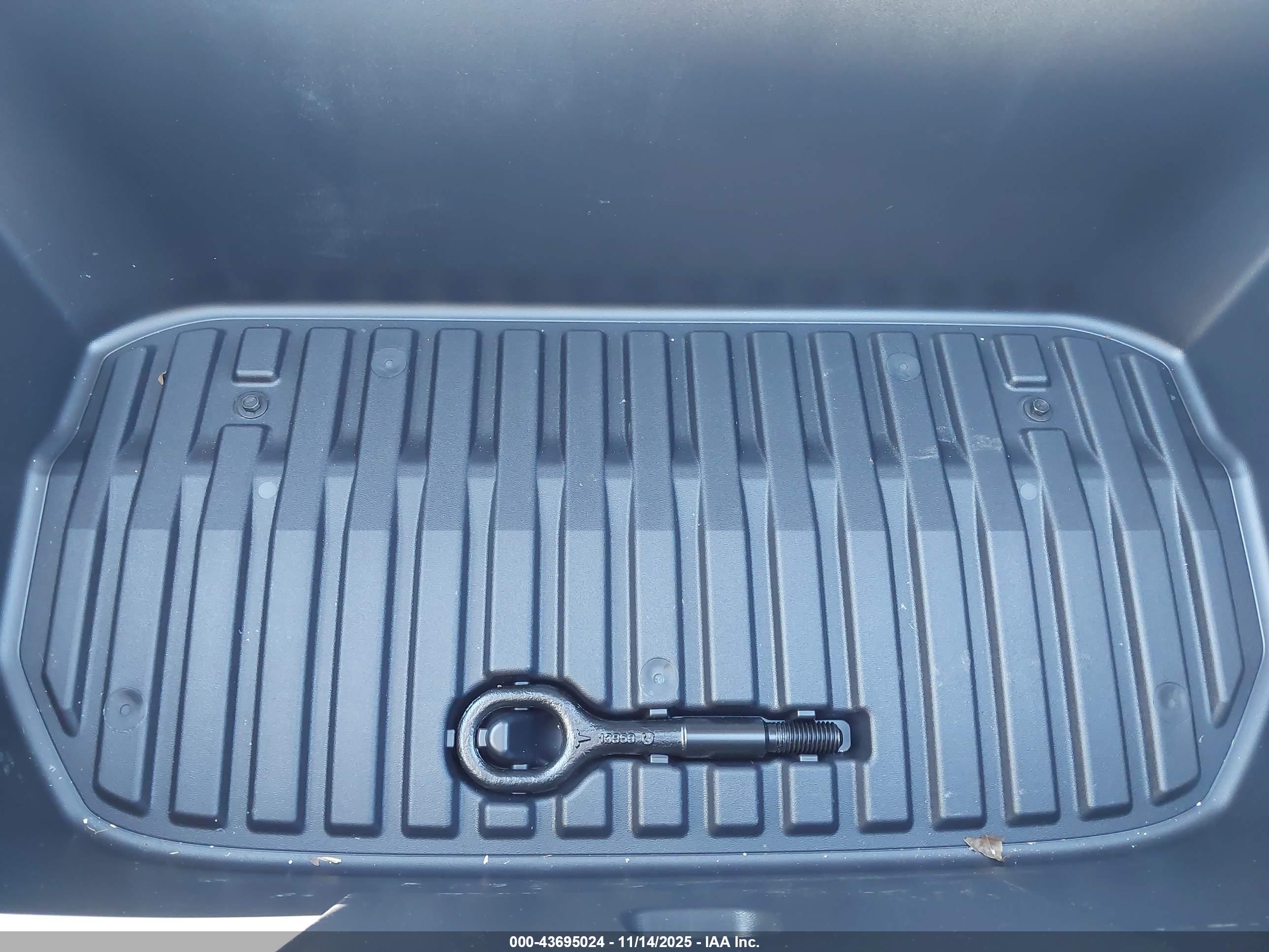 TESLA MODEL image 10