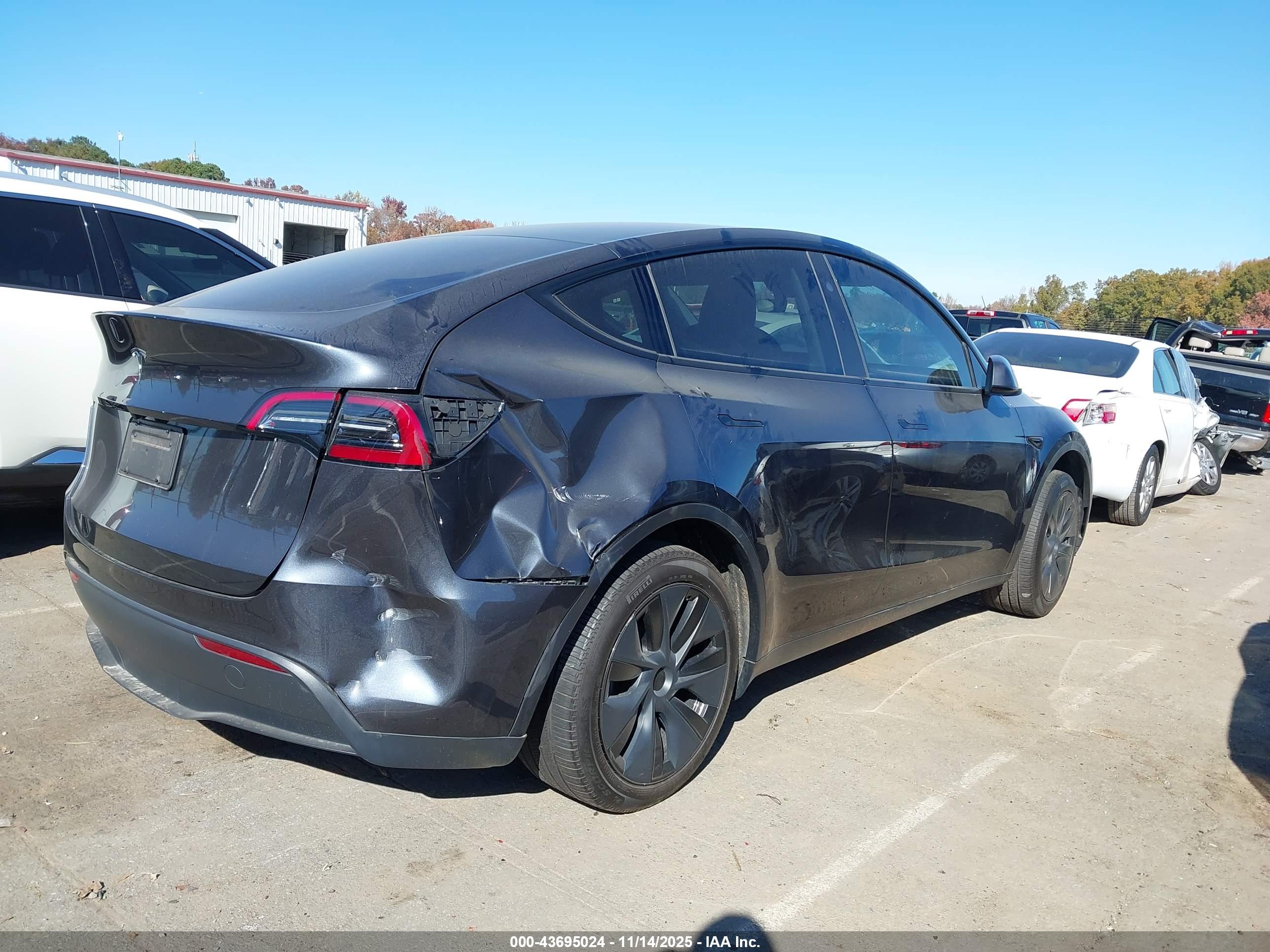 TESLA MODEL image 4