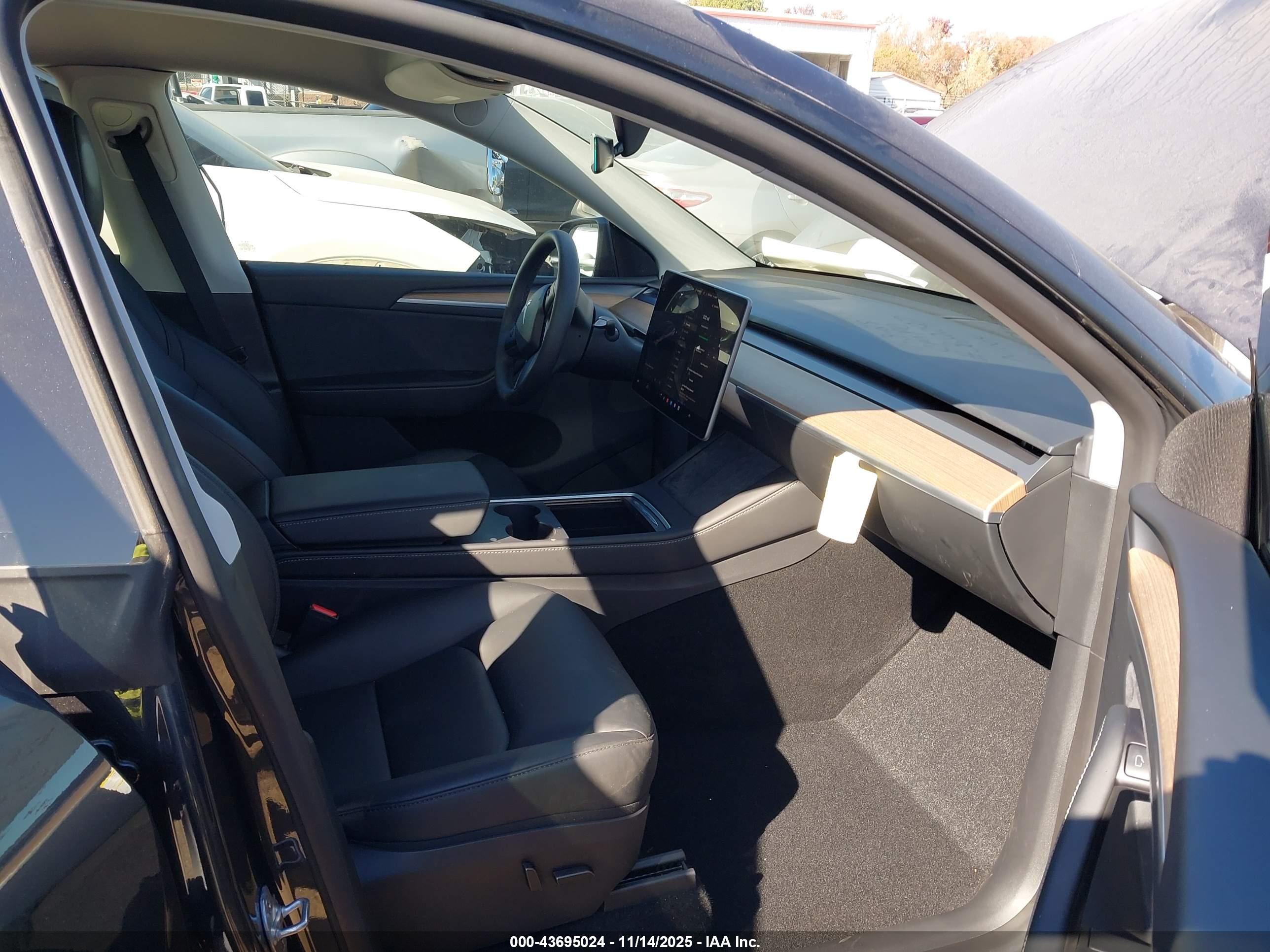 TESLA MODEL image 5