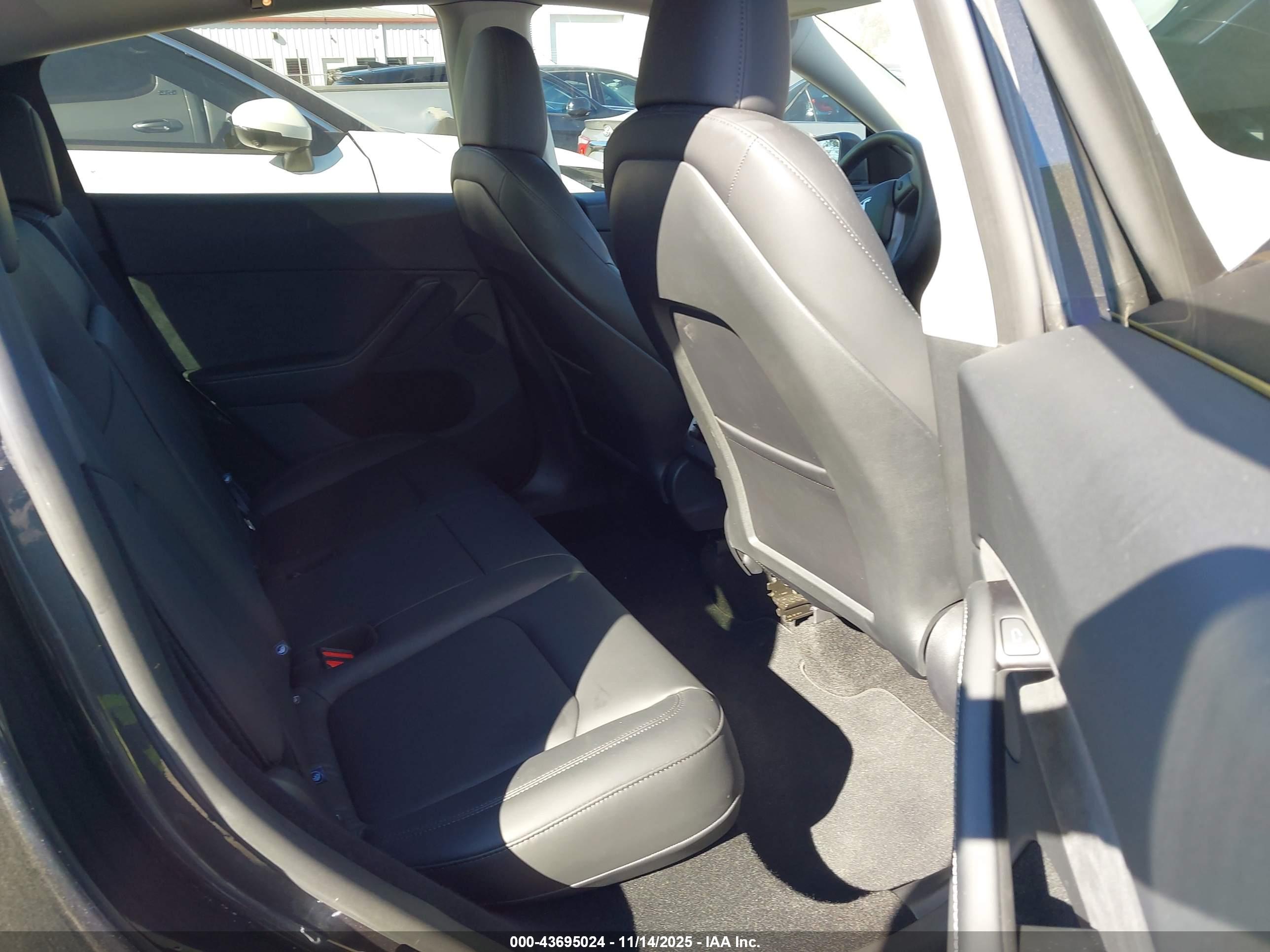TESLA MODEL image 8