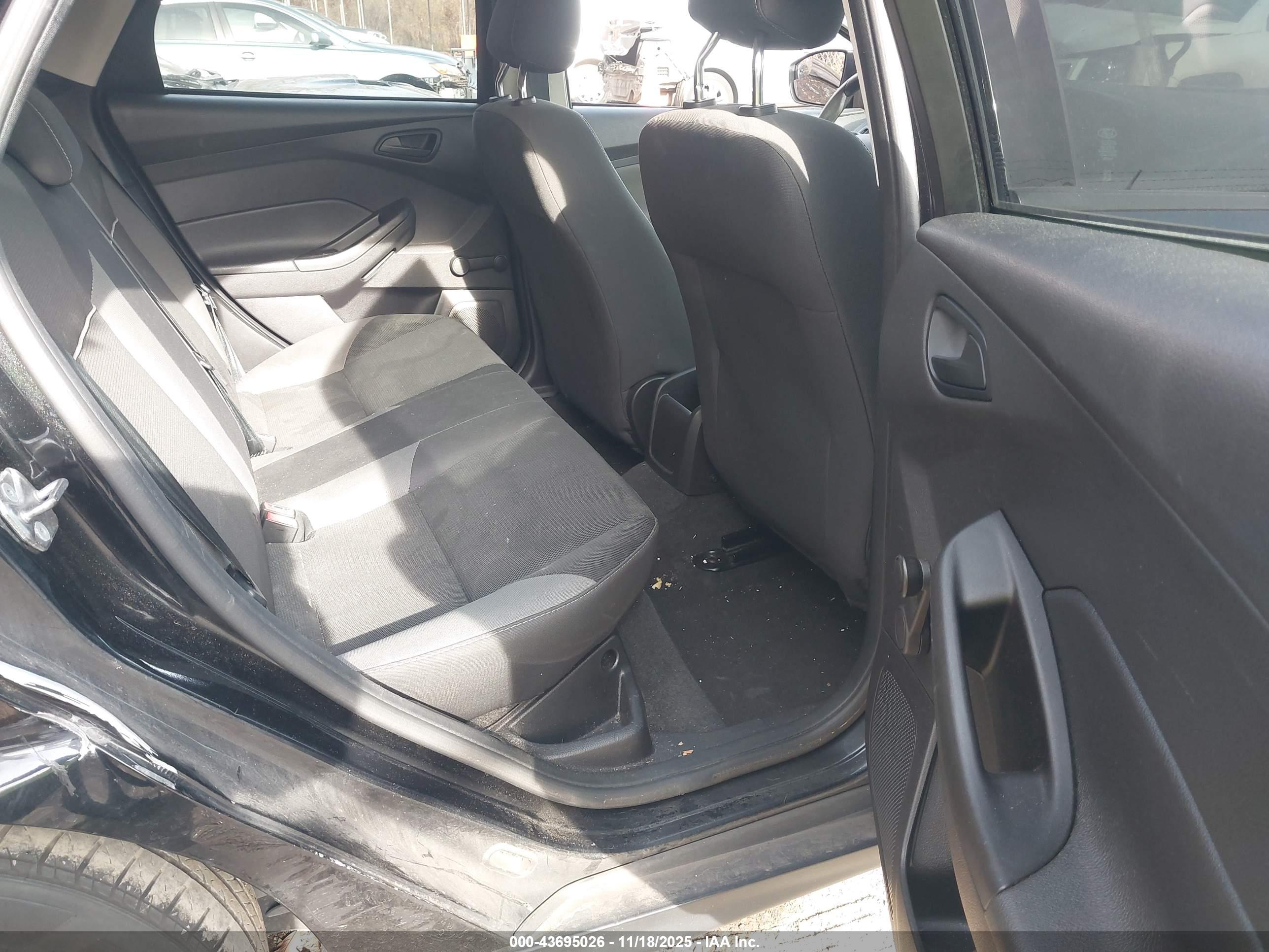 FORD FOCUS image 8