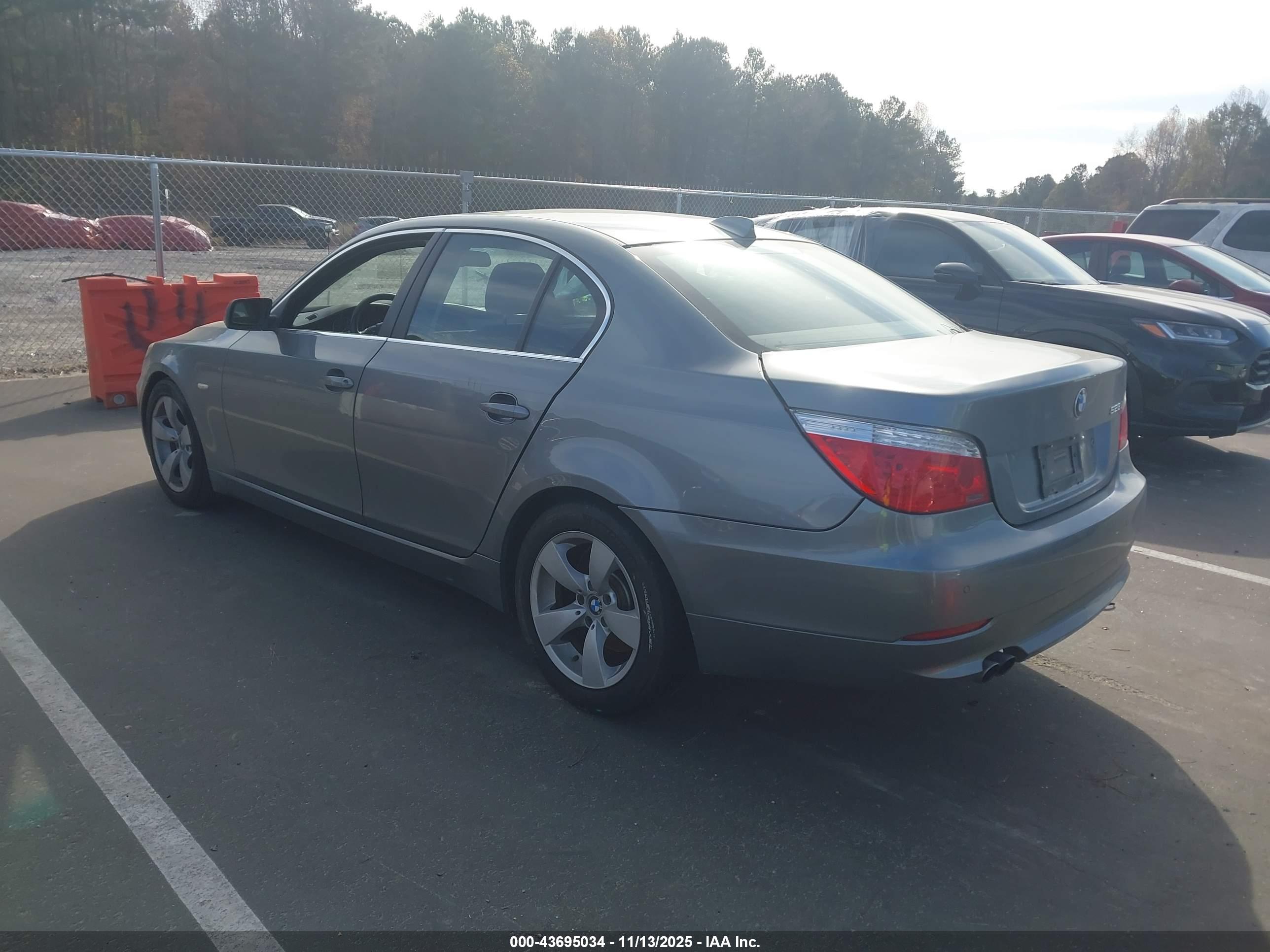 BMW 528I image 3
