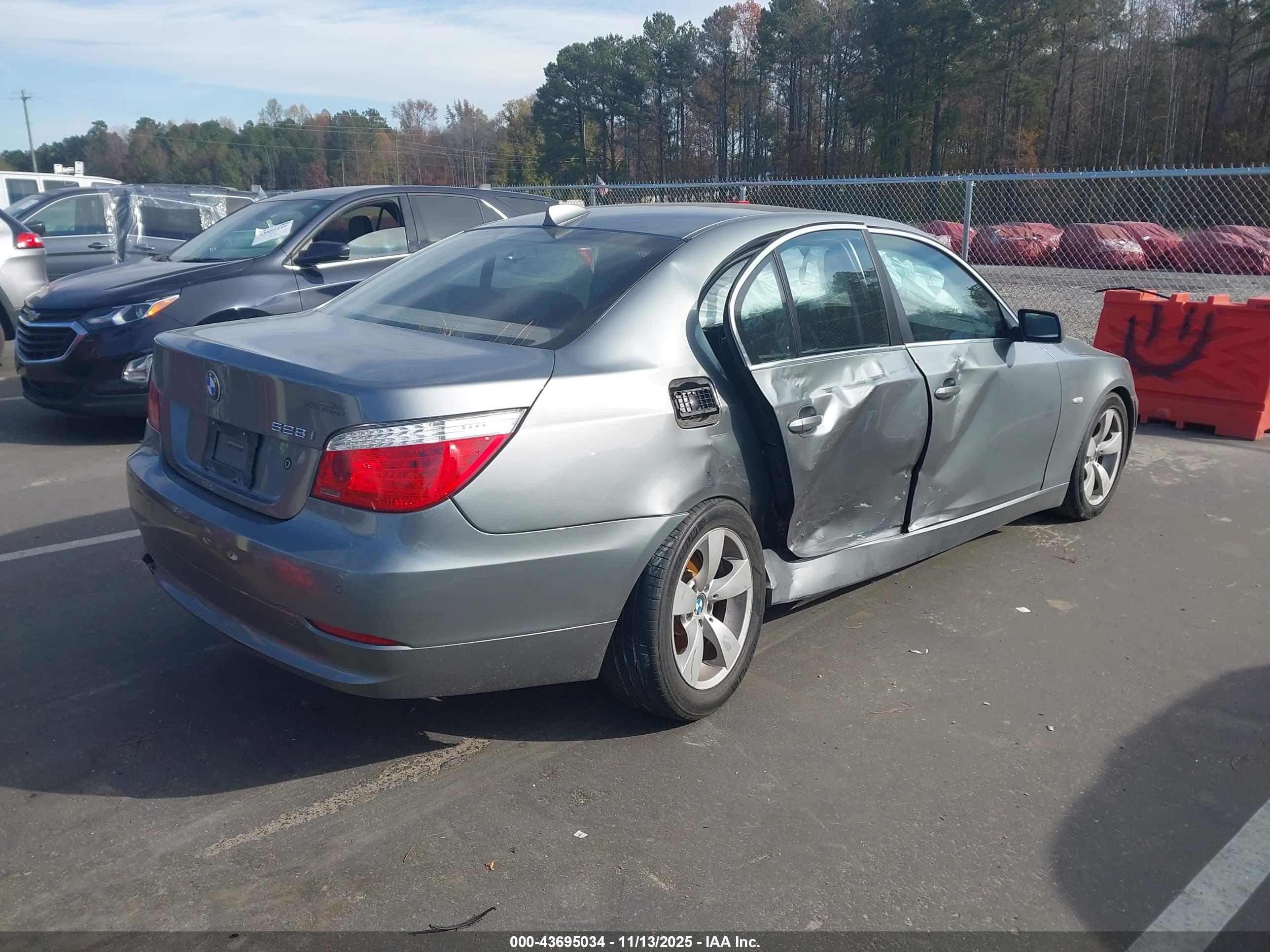 BMW 528I image 4