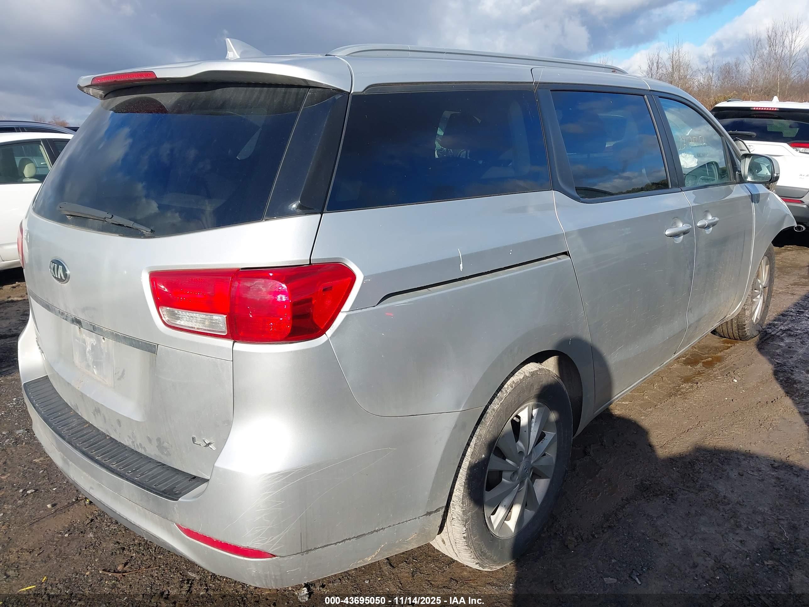 KIA SEDONA image 4