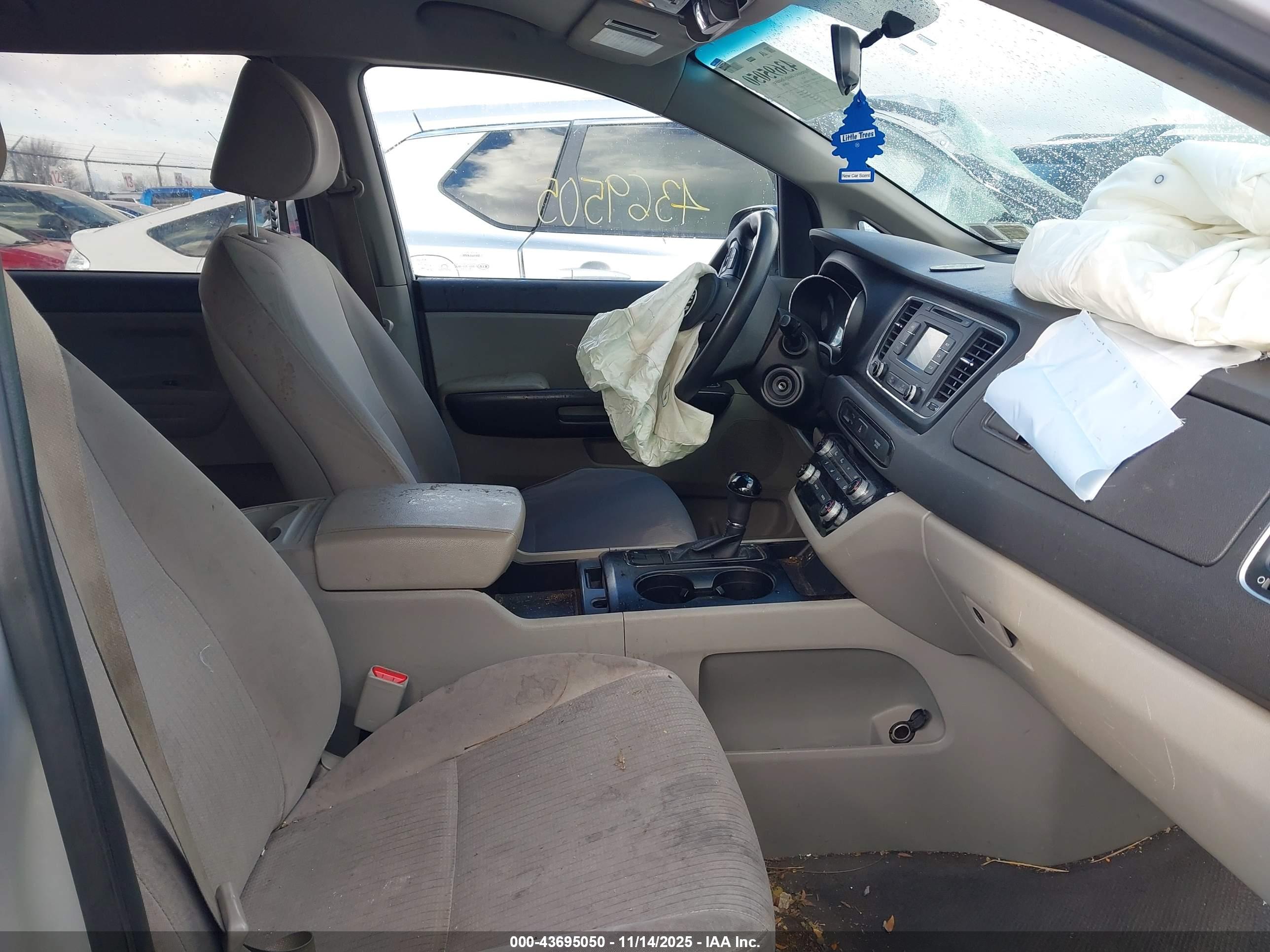 KIA SEDONA image 5