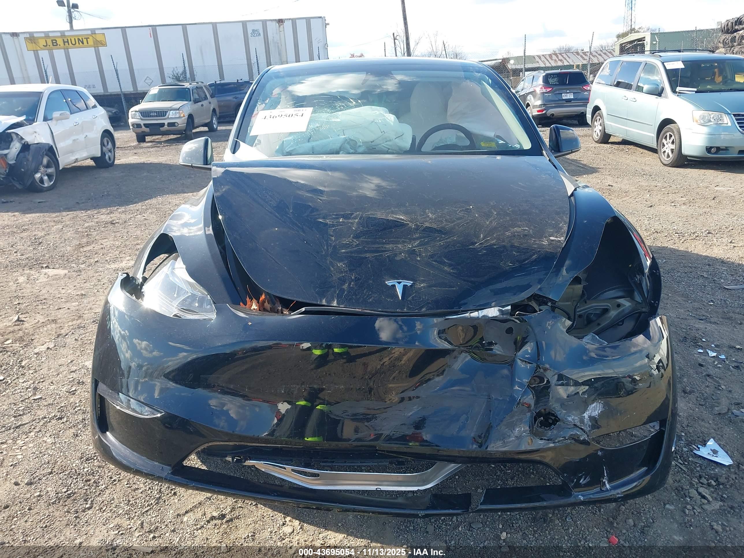 TESLA MODEL image 6