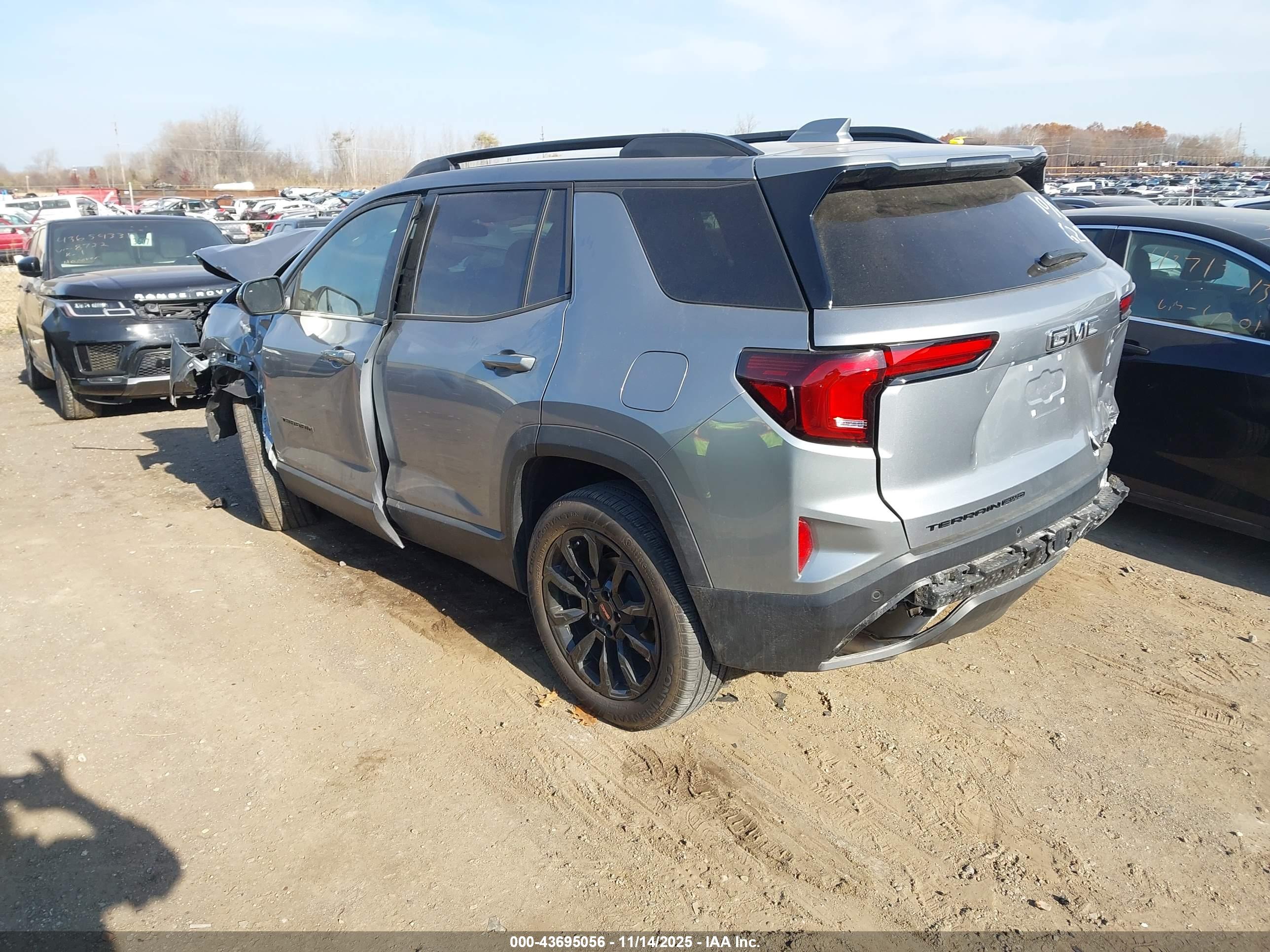 GMC TERRAIN image 3