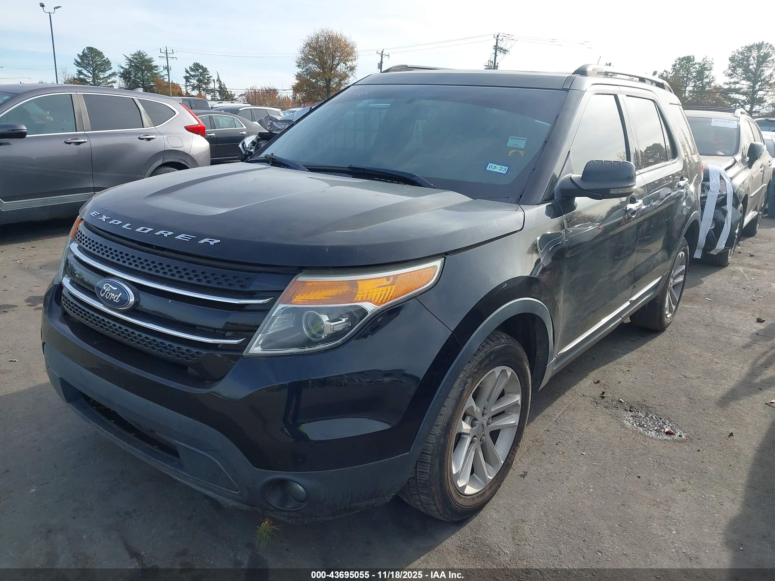 FORD EXPLORER image 2