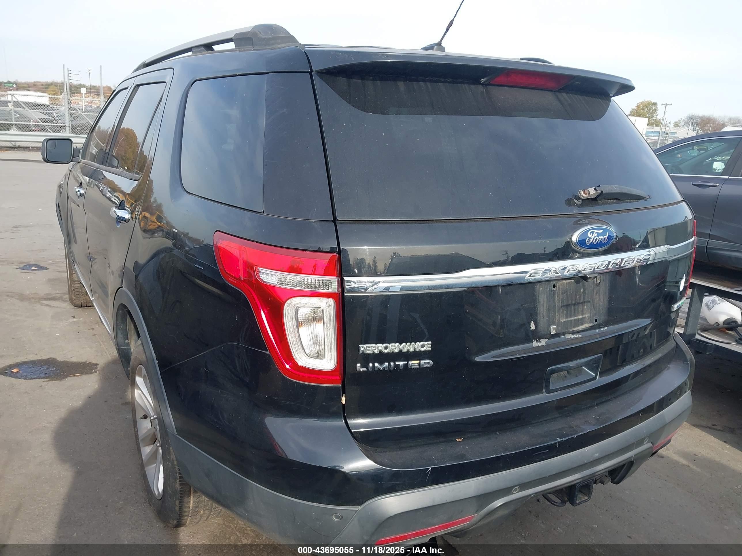 FORD EXPLORER image 3