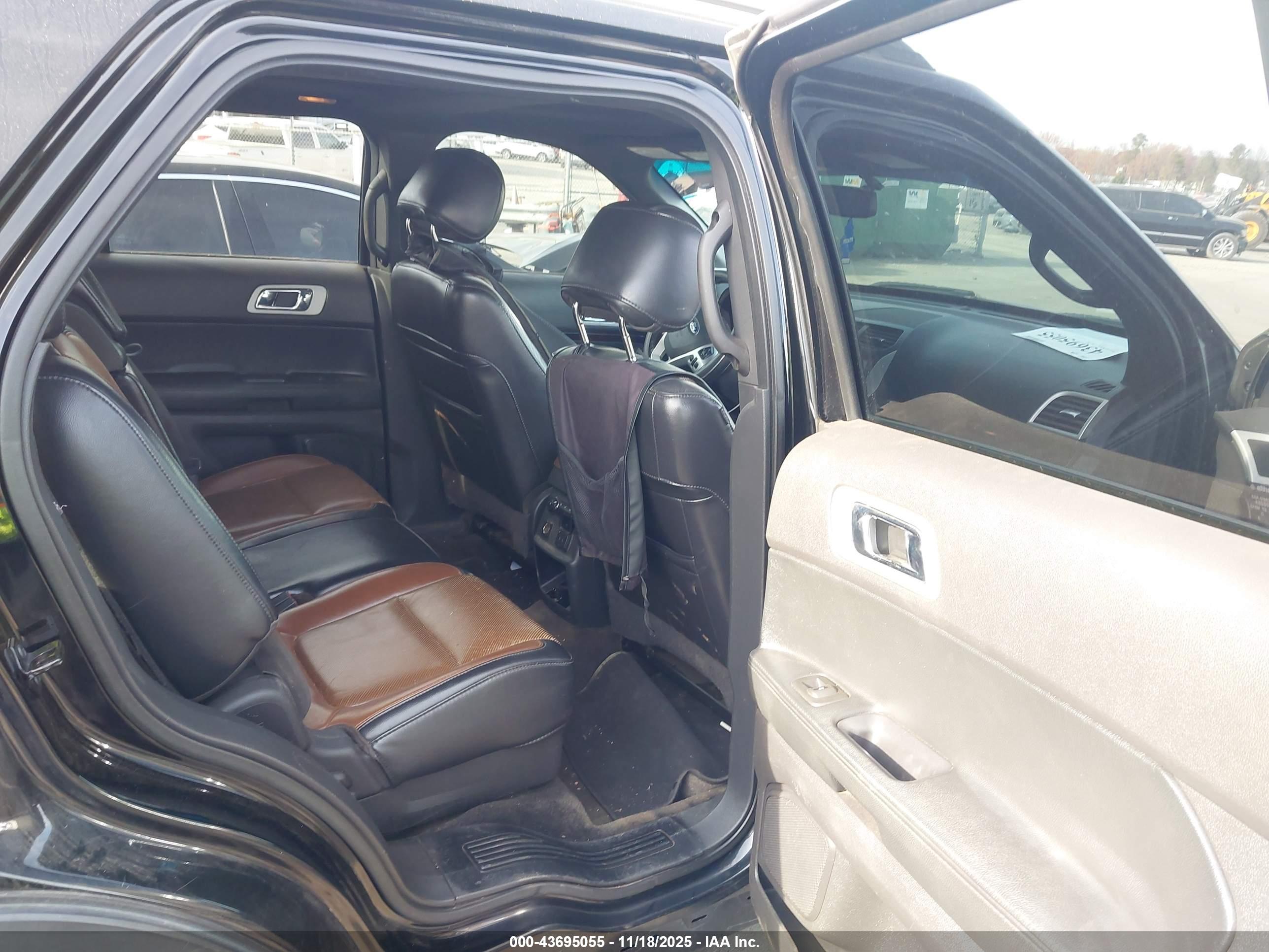 FORD EXPLORER image 8