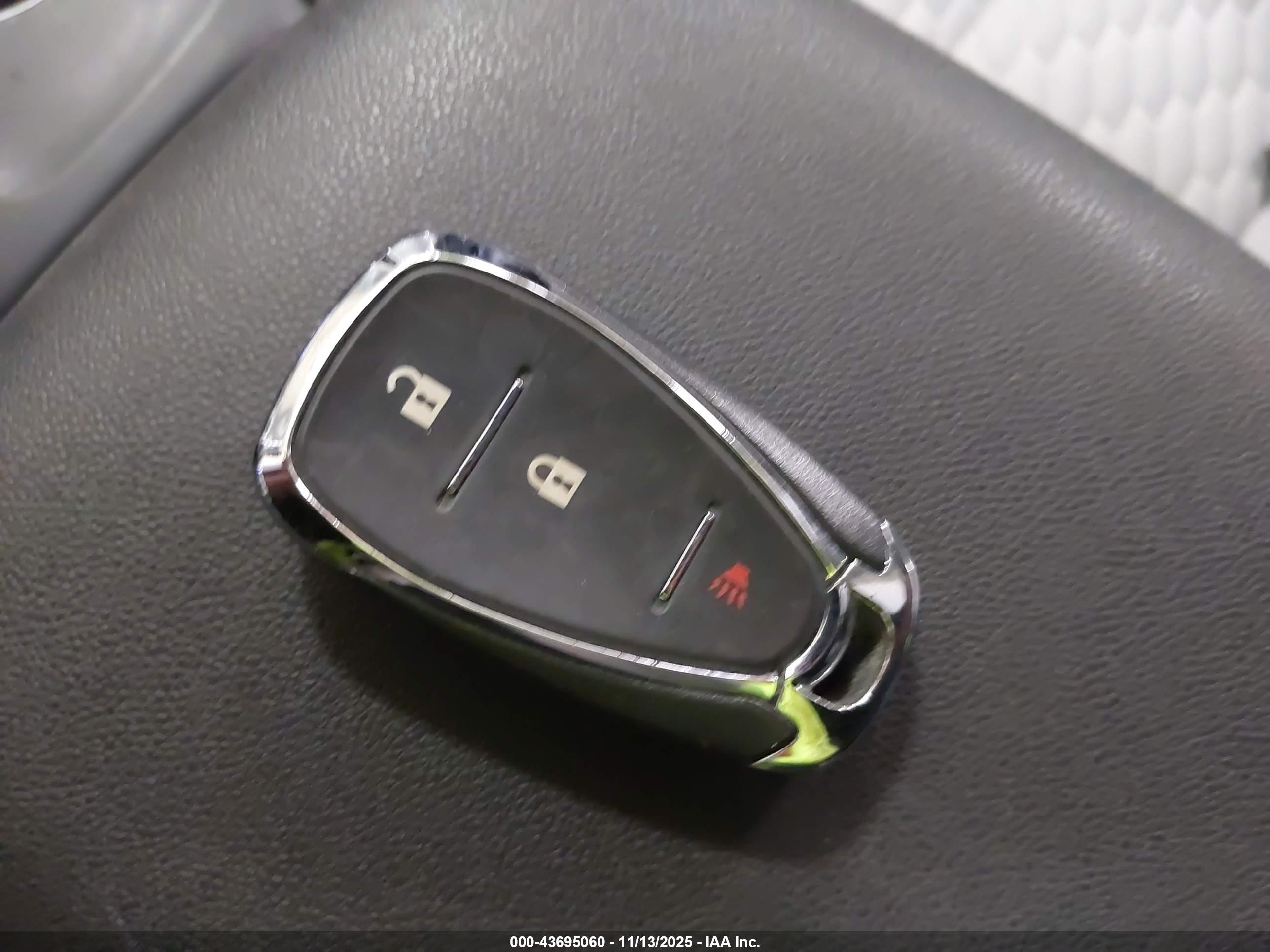 CHEVROLET EQUINOX image 11