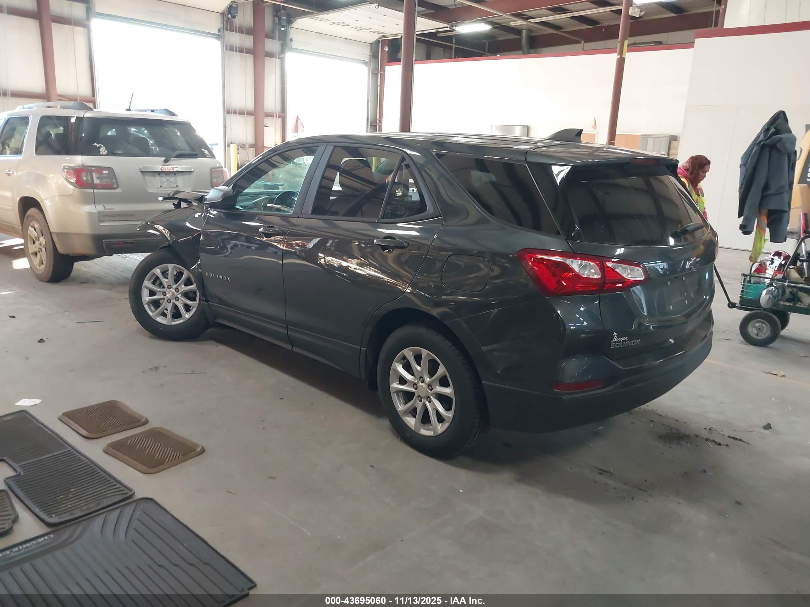 CHEVROLET EQUINOX image 3