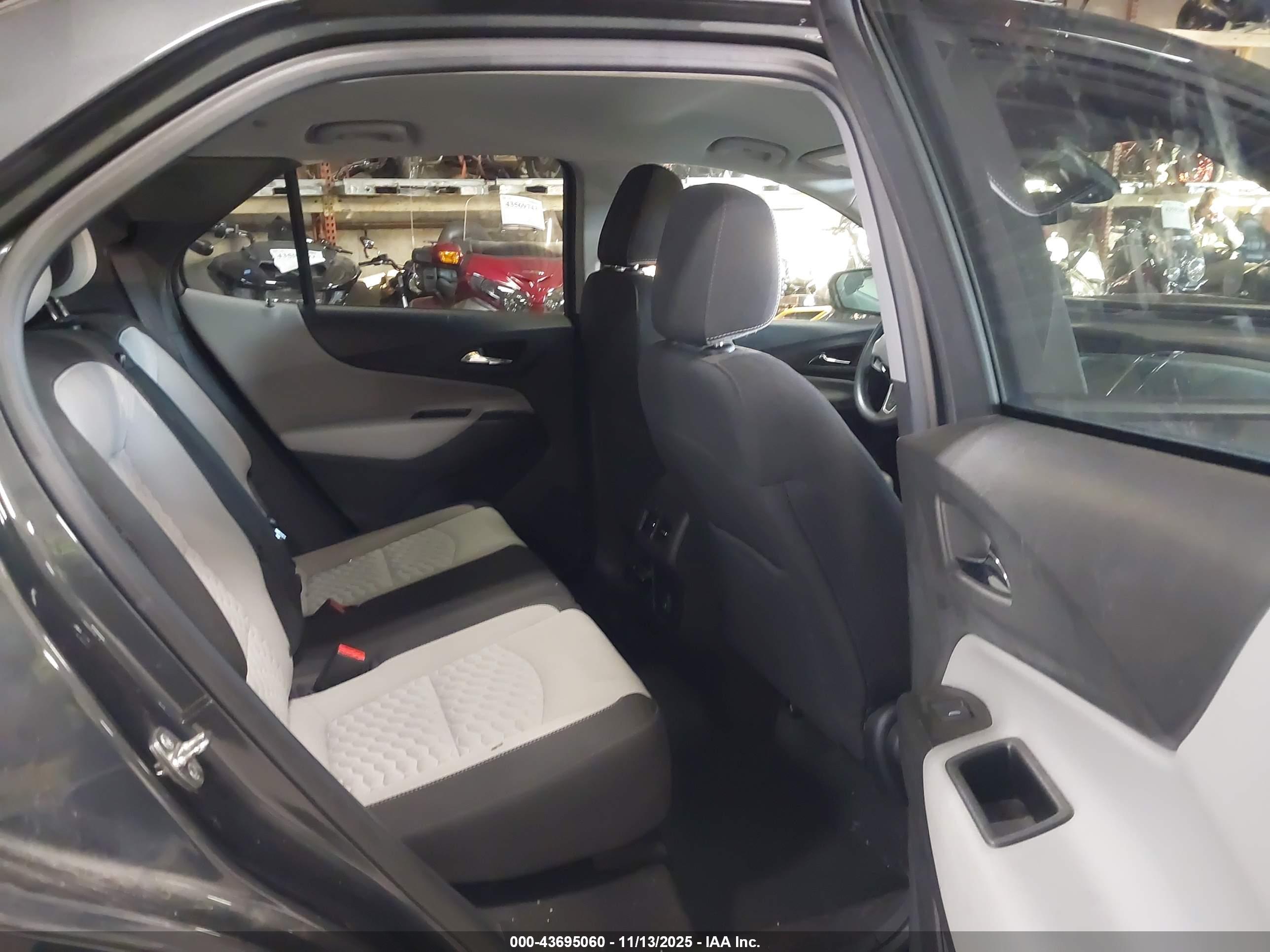 CHEVROLET EQUINOX image 8