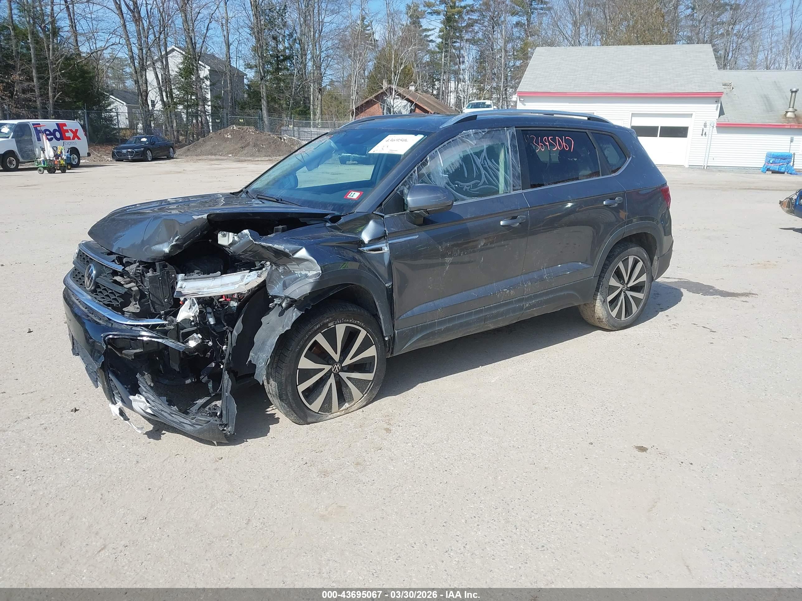 VOLKSWAGEN TAOS image 2