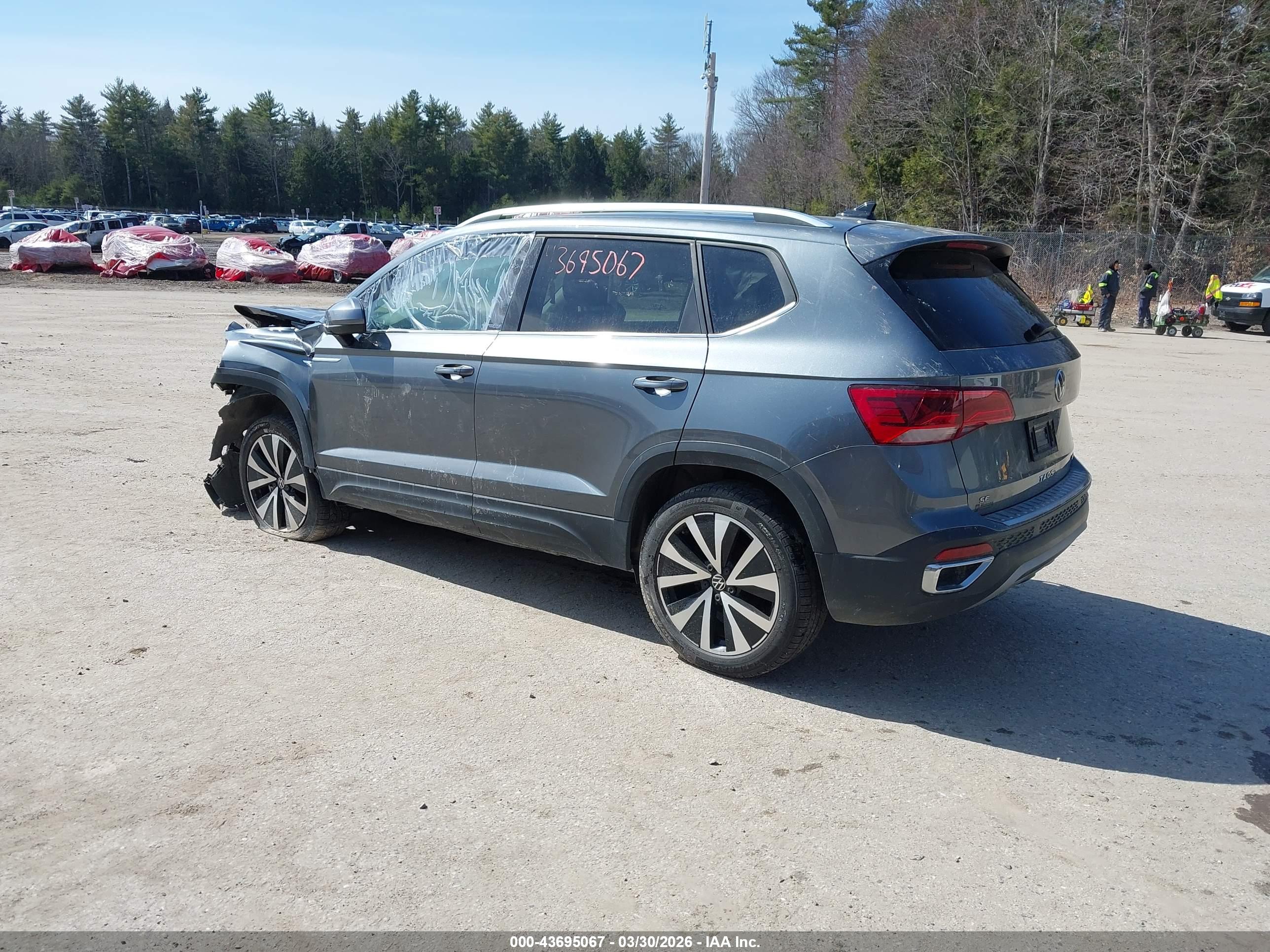 VOLKSWAGEN TAOS image 3