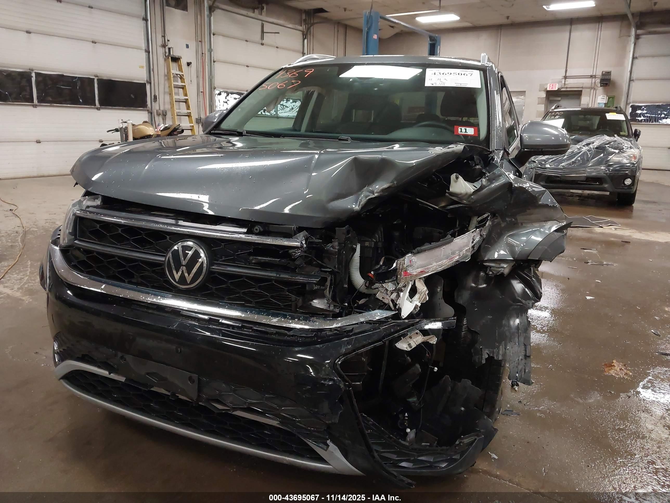 VOLKSWAGEN TAOS image 6