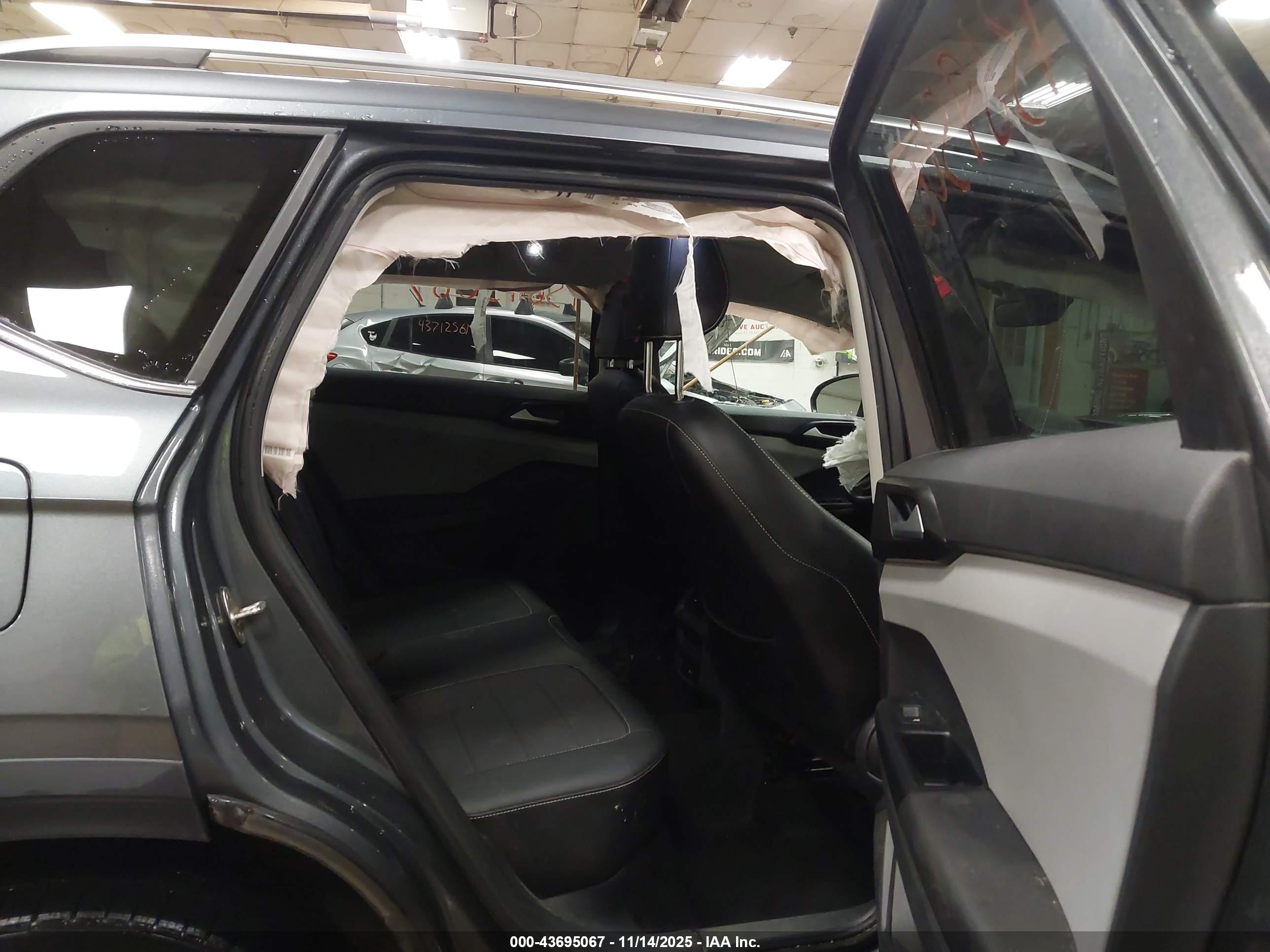VOLKSWAGEN TAOS image 8