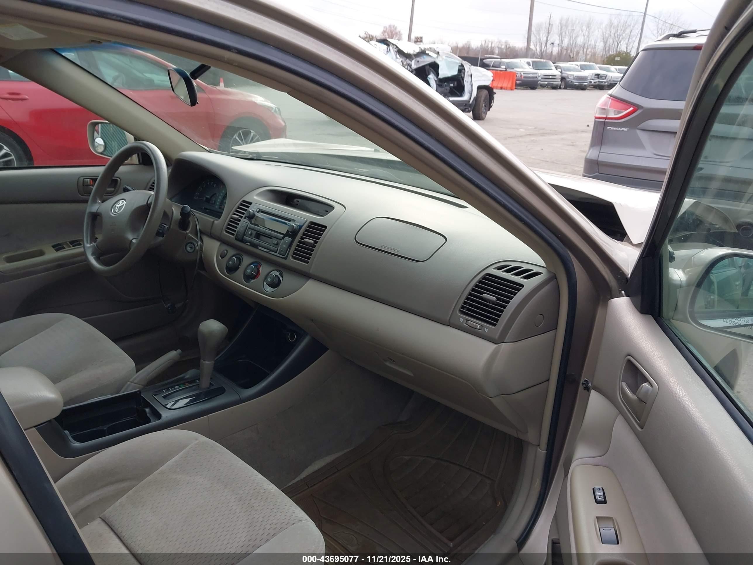 TOYOTA CAMRY image 5