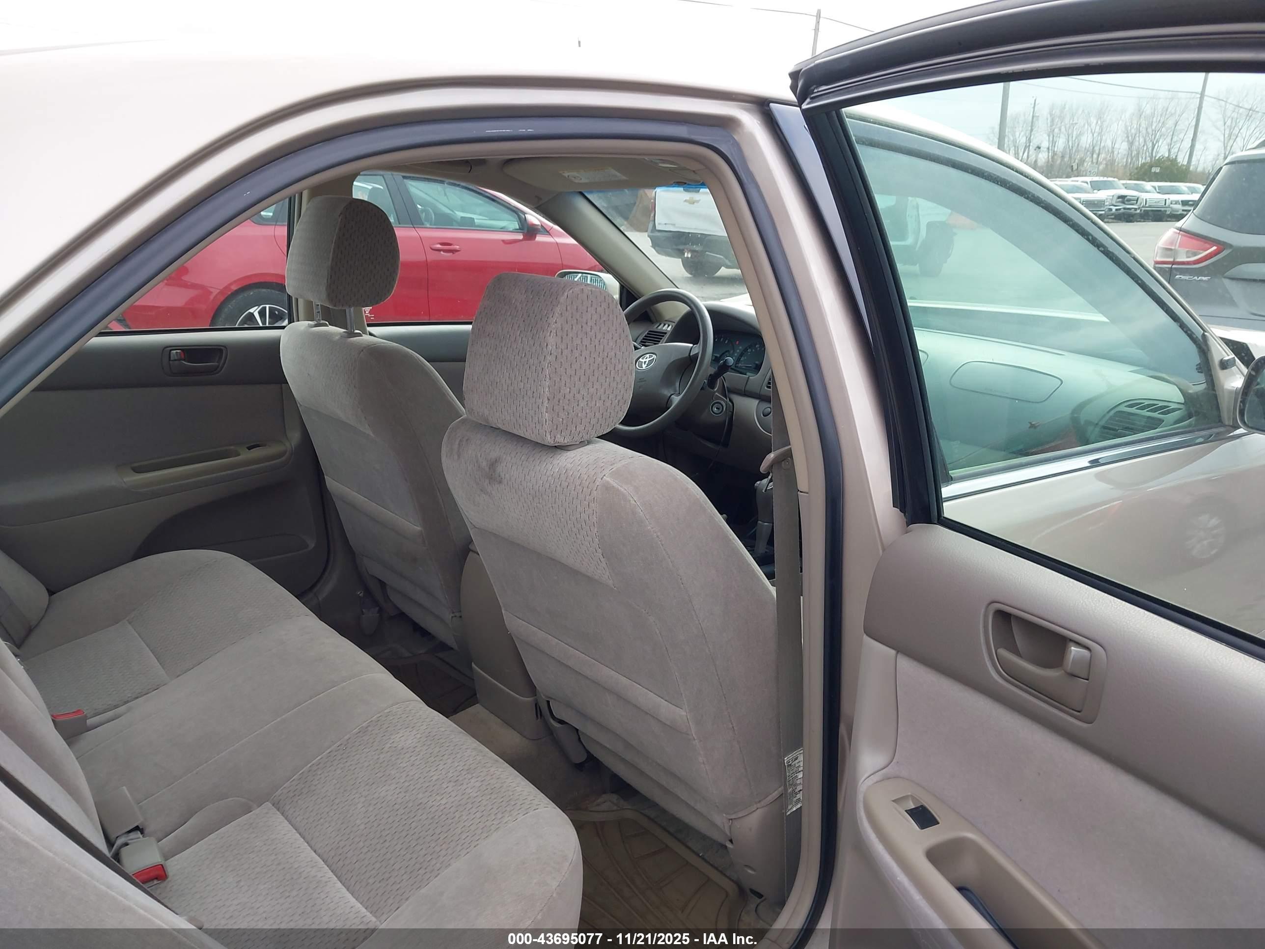 TOYOTA CAMRY image 8