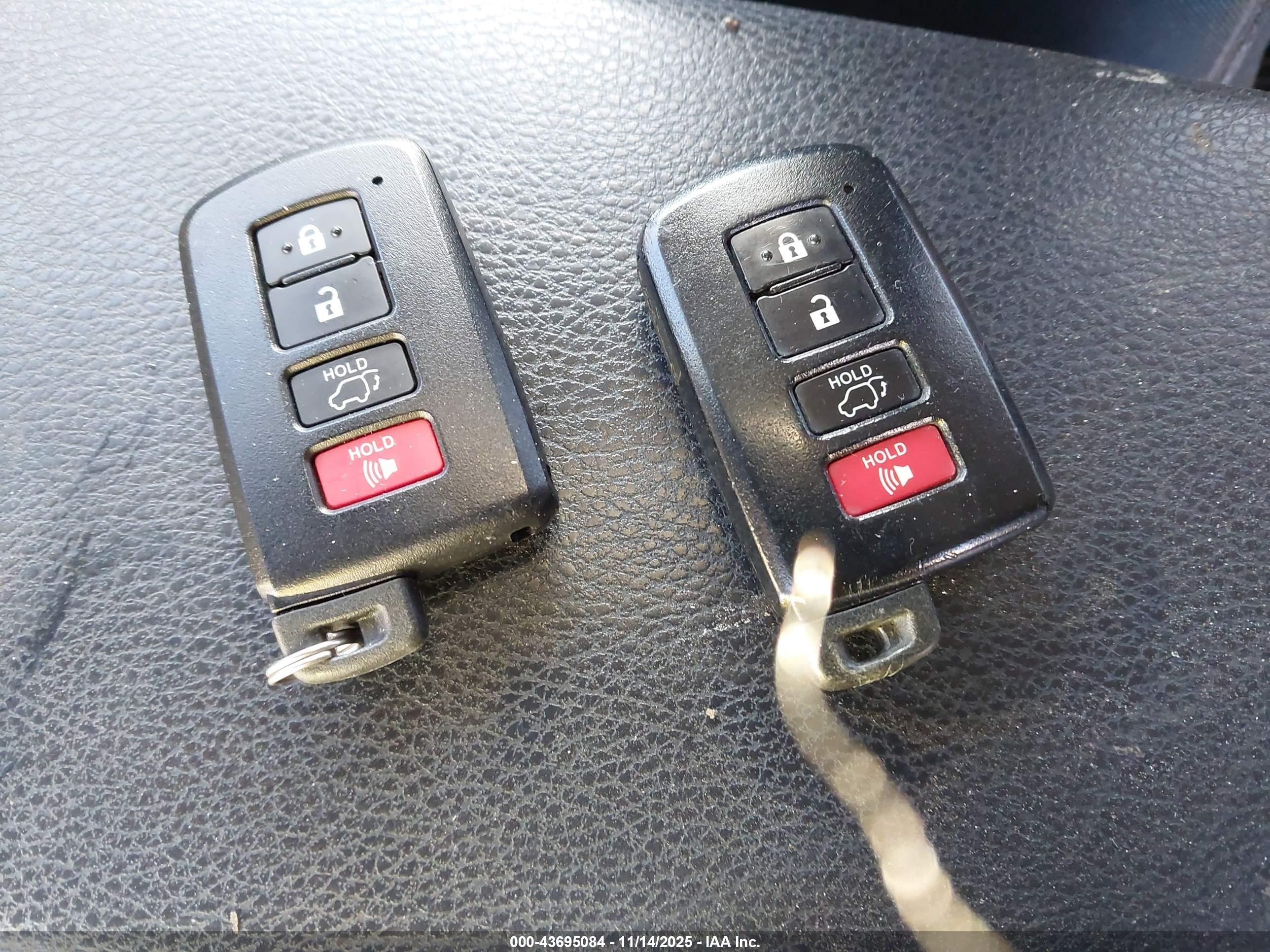 TOYOTA RAV4 image 11