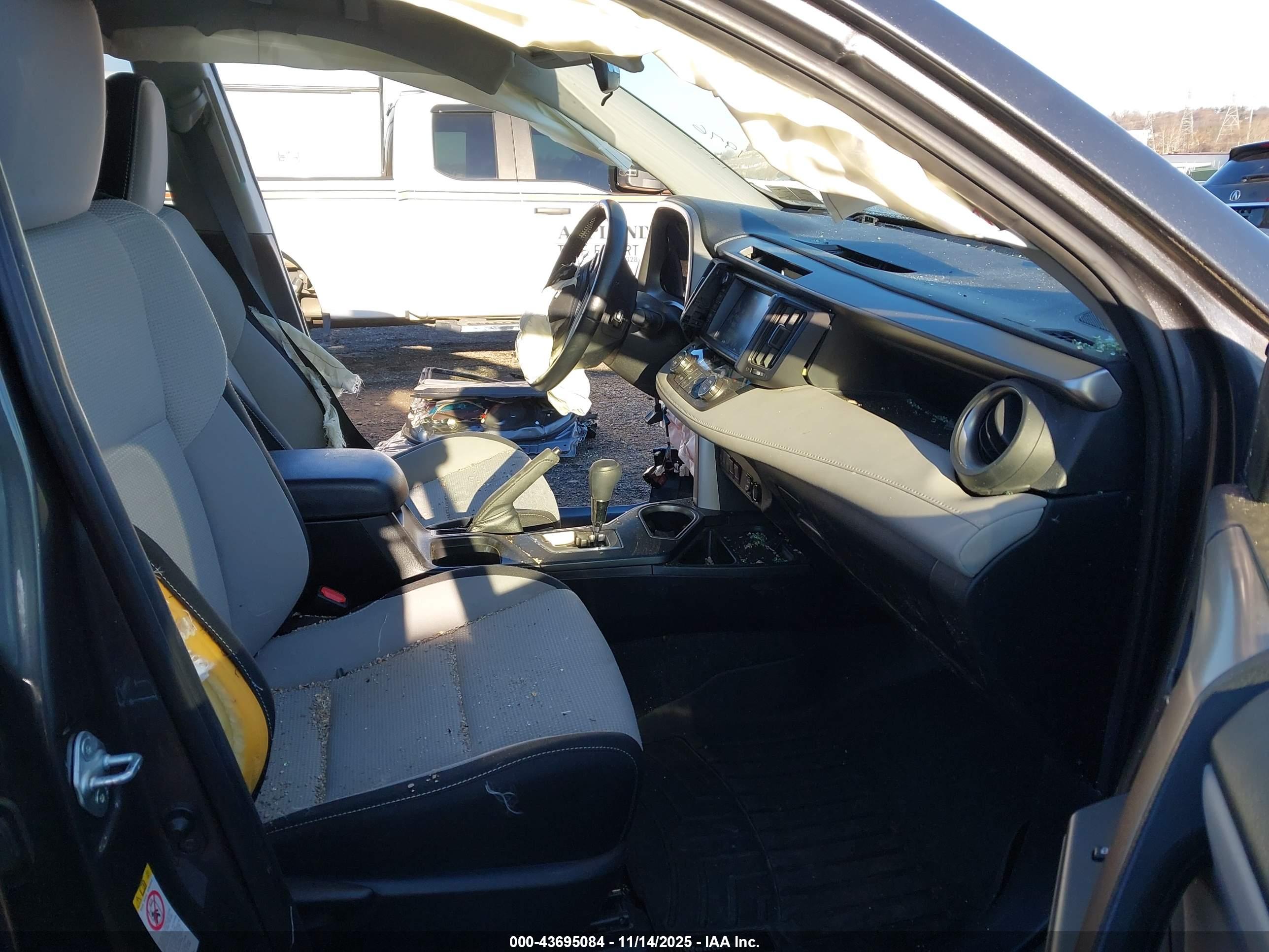 TOYOTA RAV4 image 5