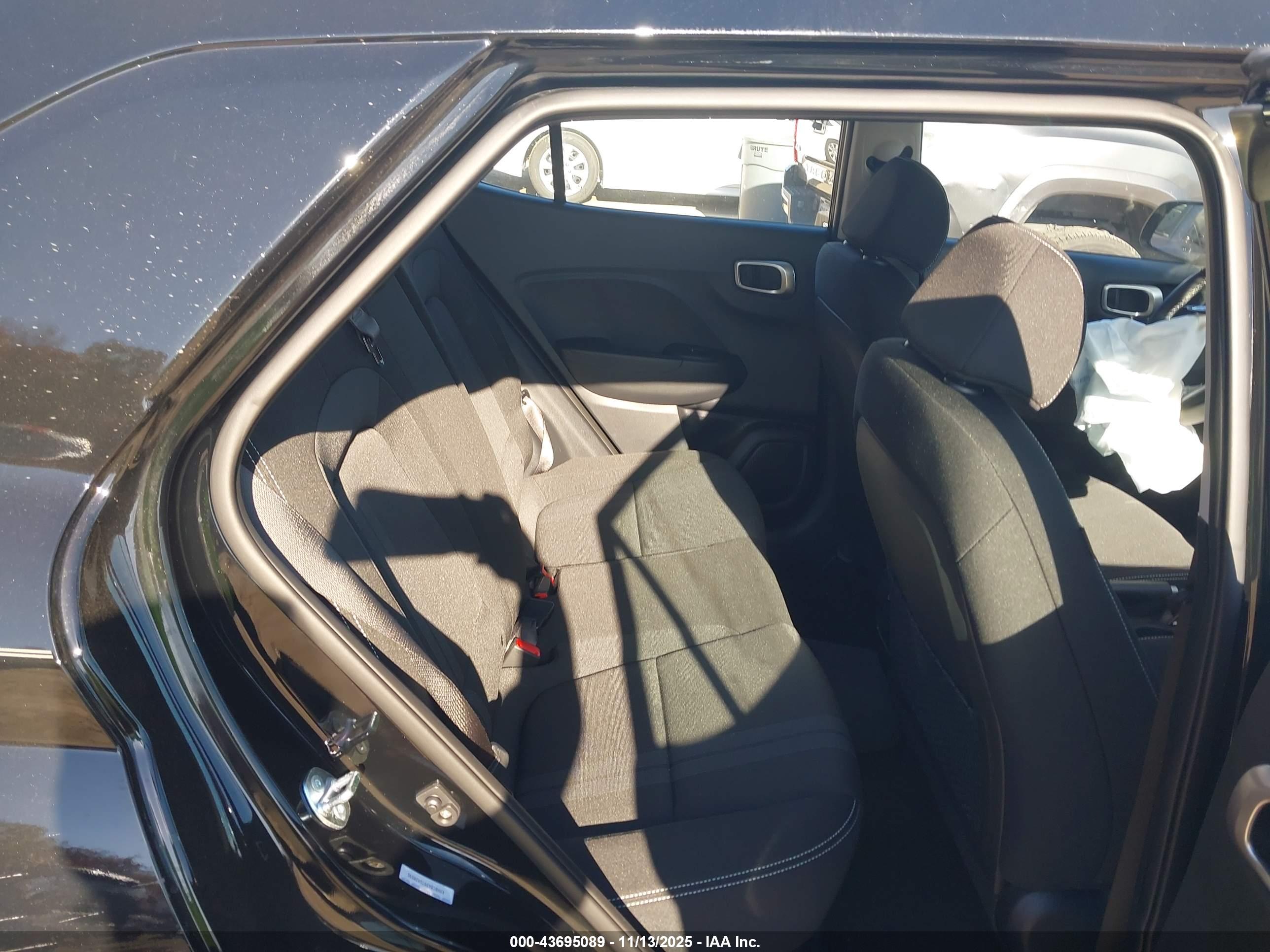 HYUNDAI VENUE image 8