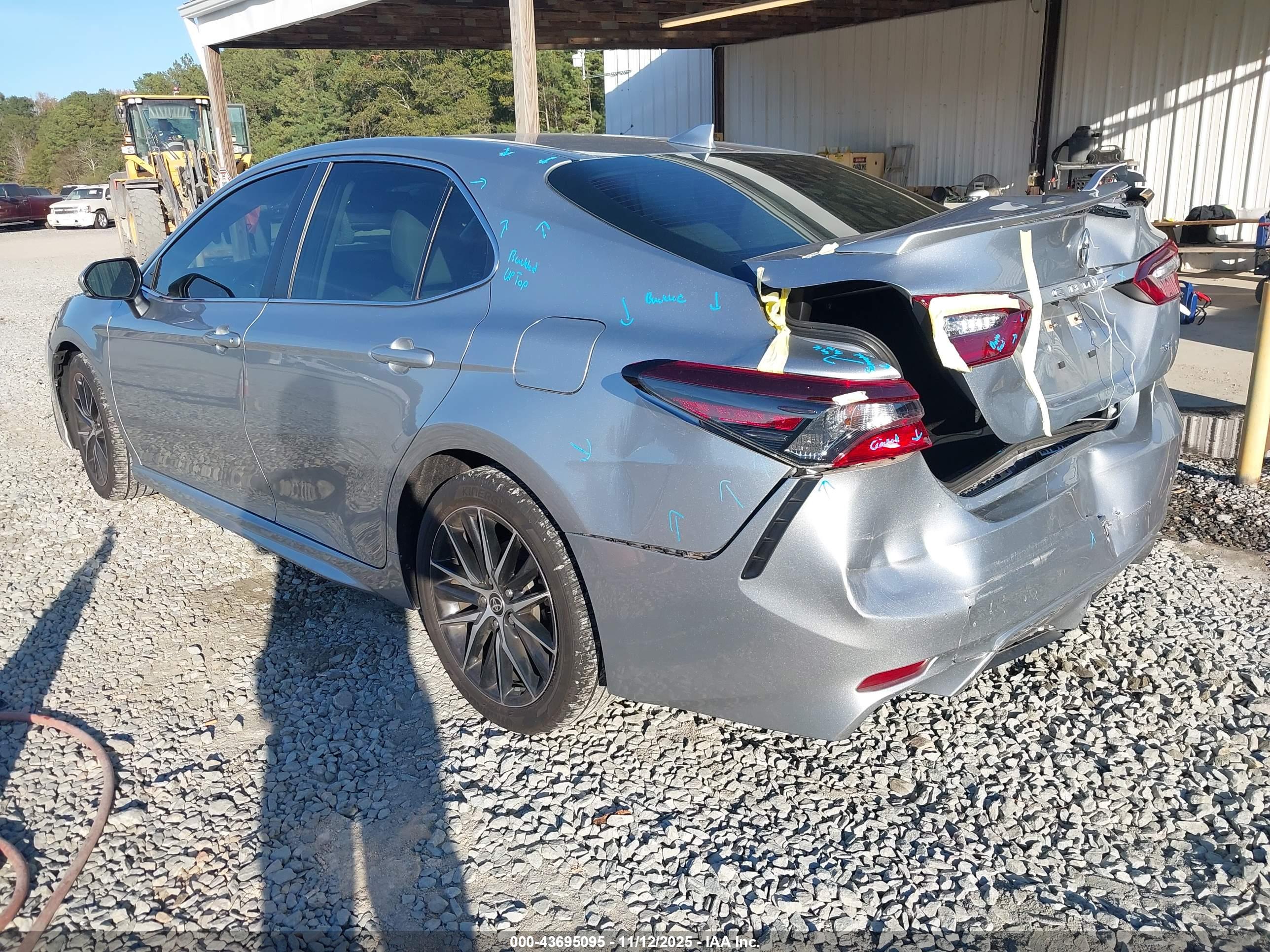 TOYOTA CAMRY image 3